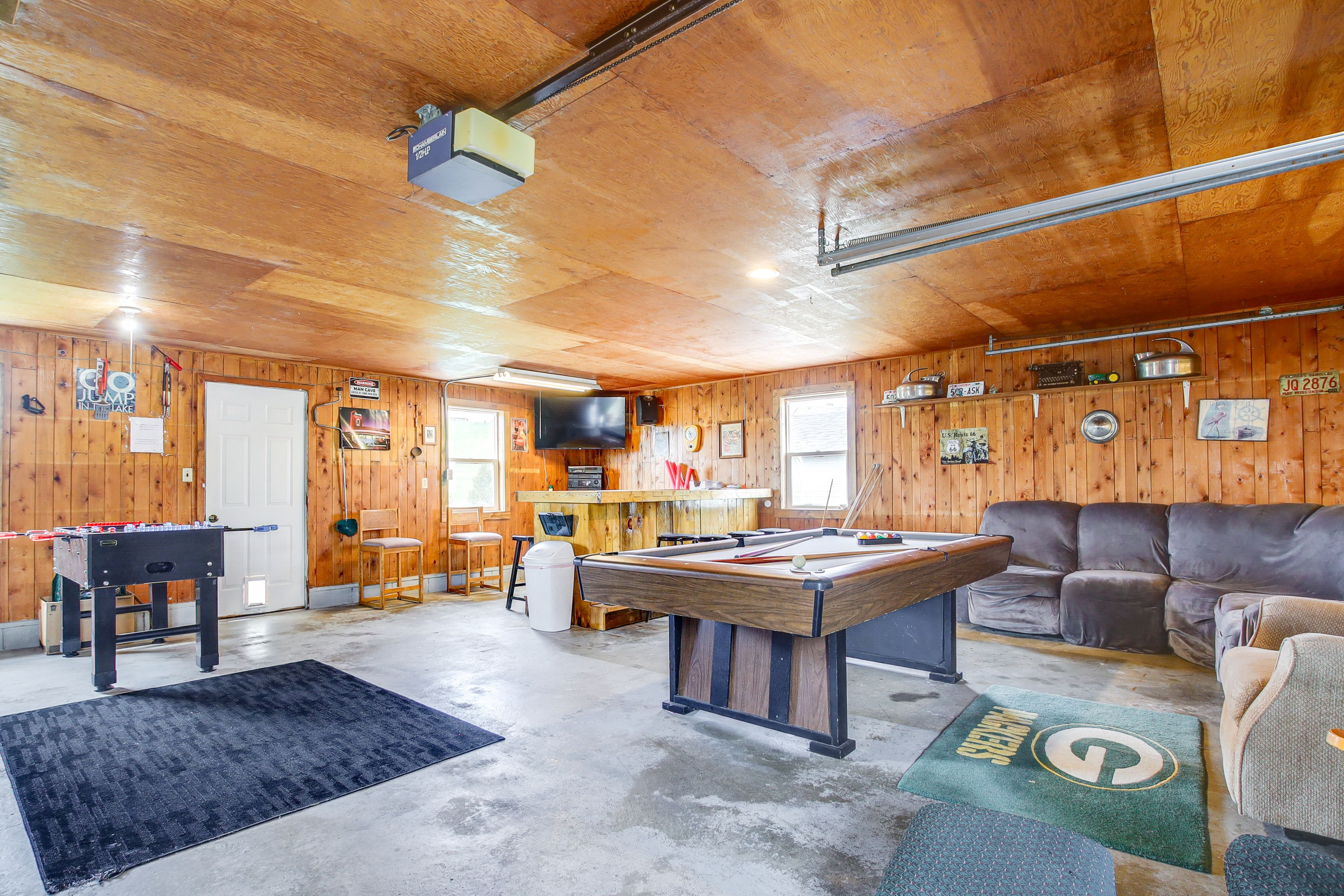 Algoma Vacation Rental | 3BR | 2BA | 2,000 Sq Ft | Stairs Required