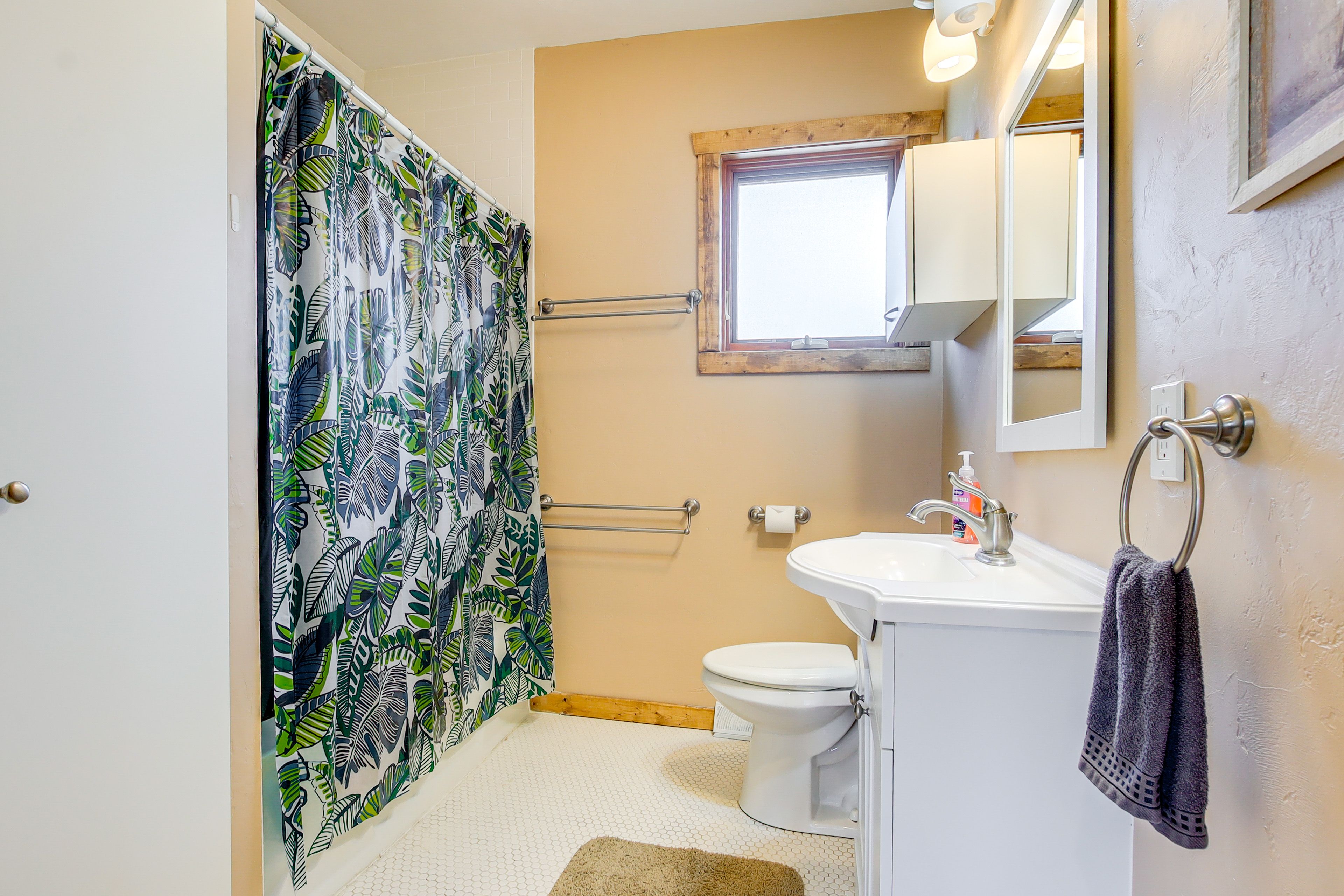 Full Bathroom | 1st Floor