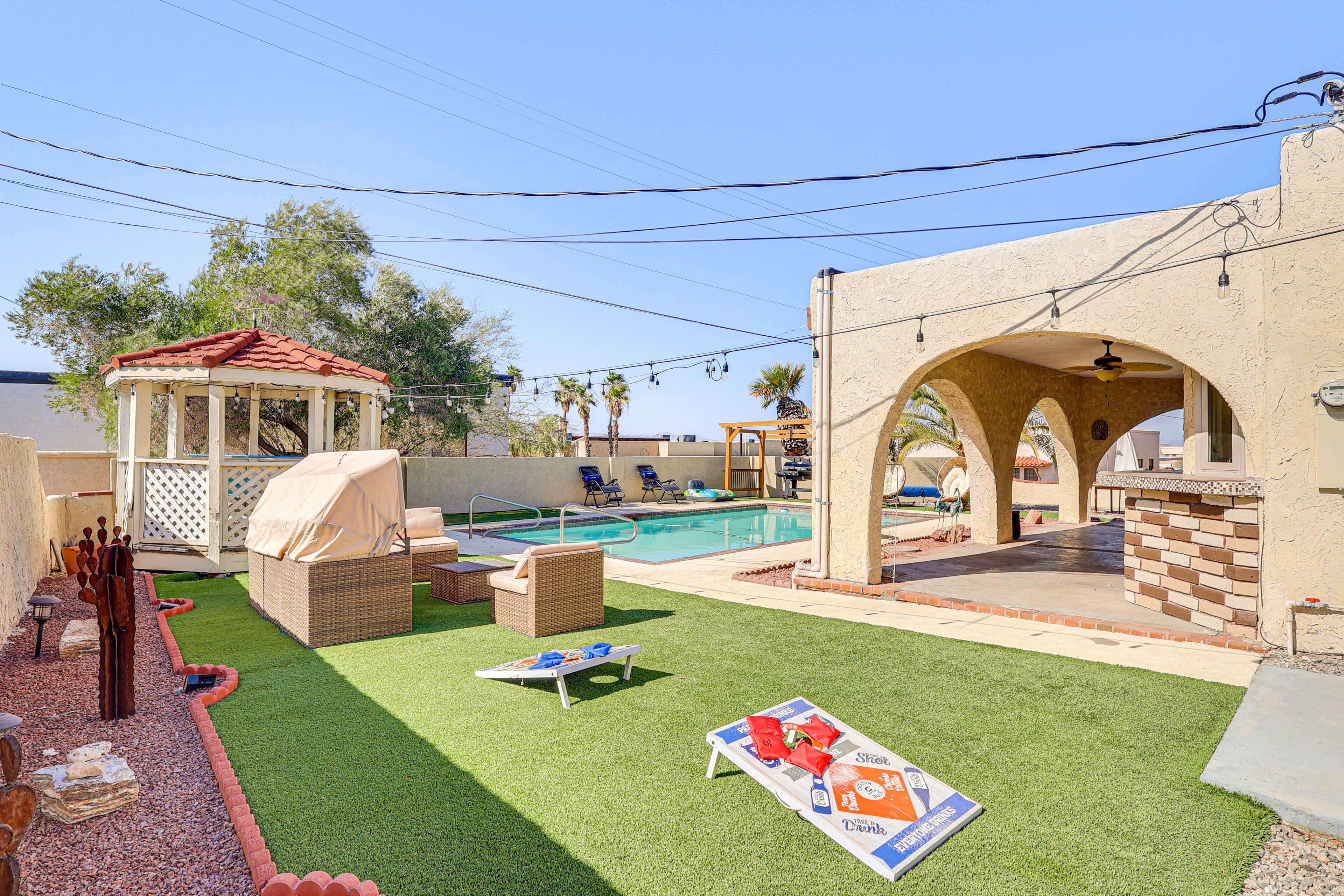 Gazebo | Cornhole | Lounge Seating