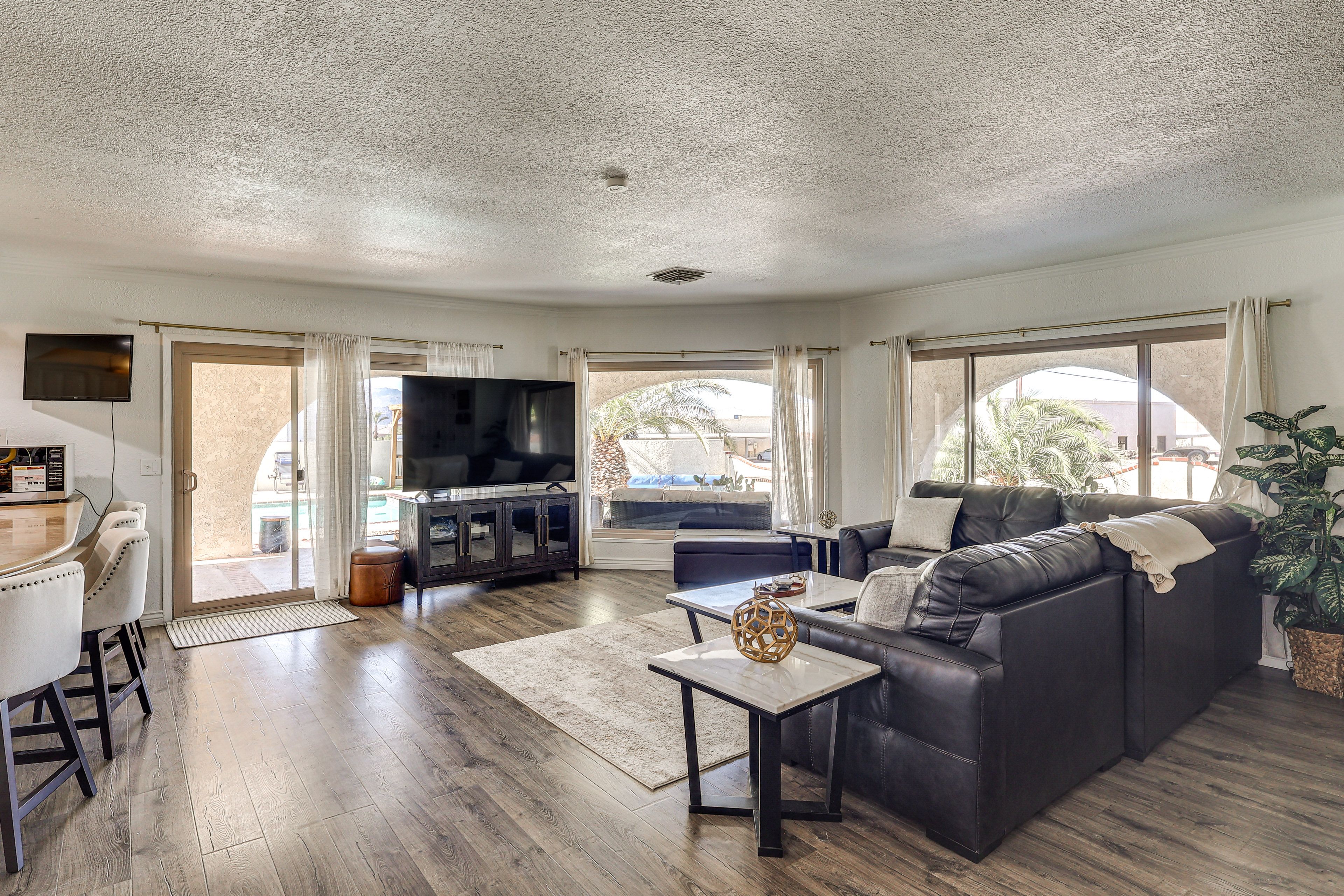 Living Room | Twin Sleeper Sofa | Smart TV