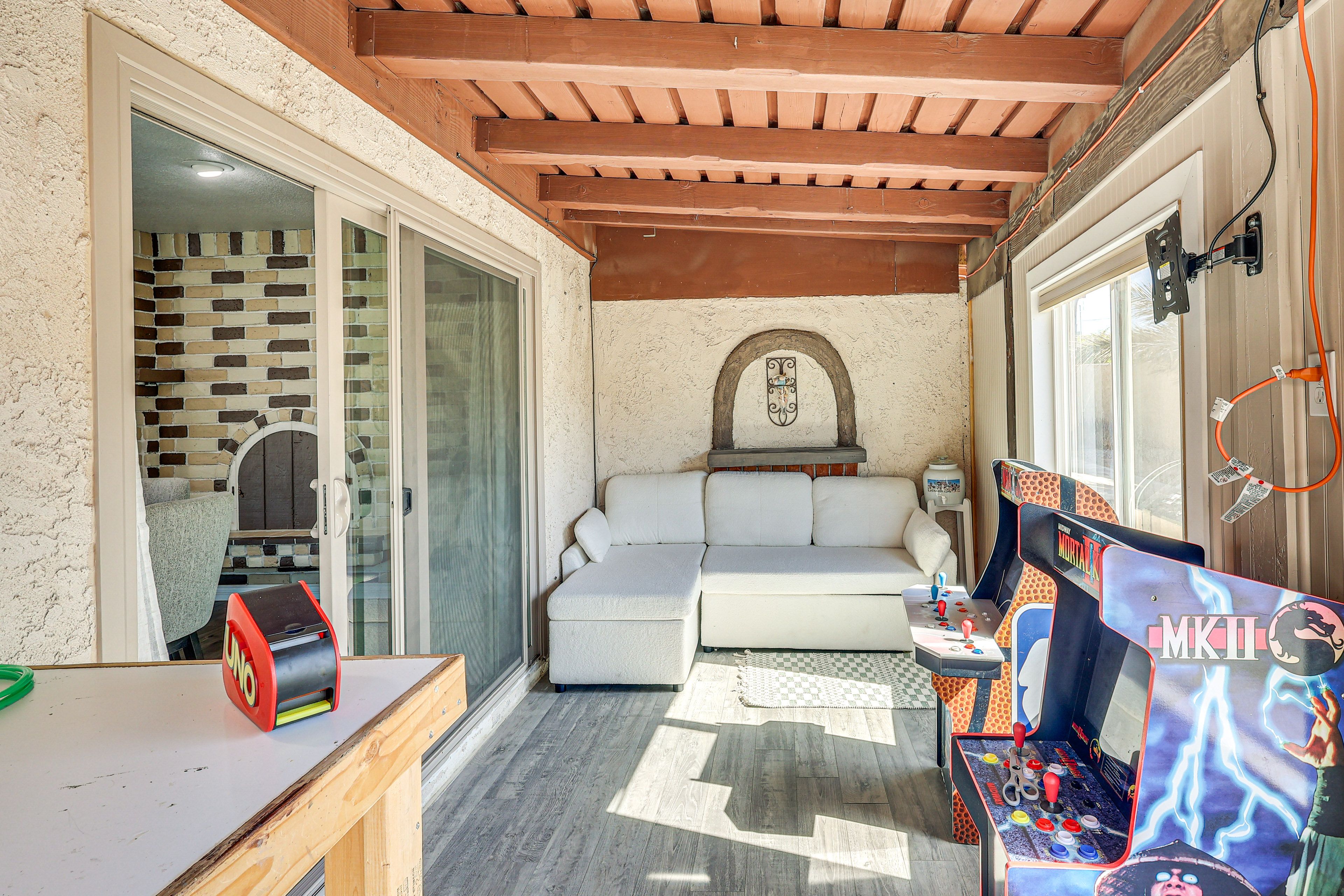 Enclosed Arizona Room | 2 Arcade Machines | Board Games