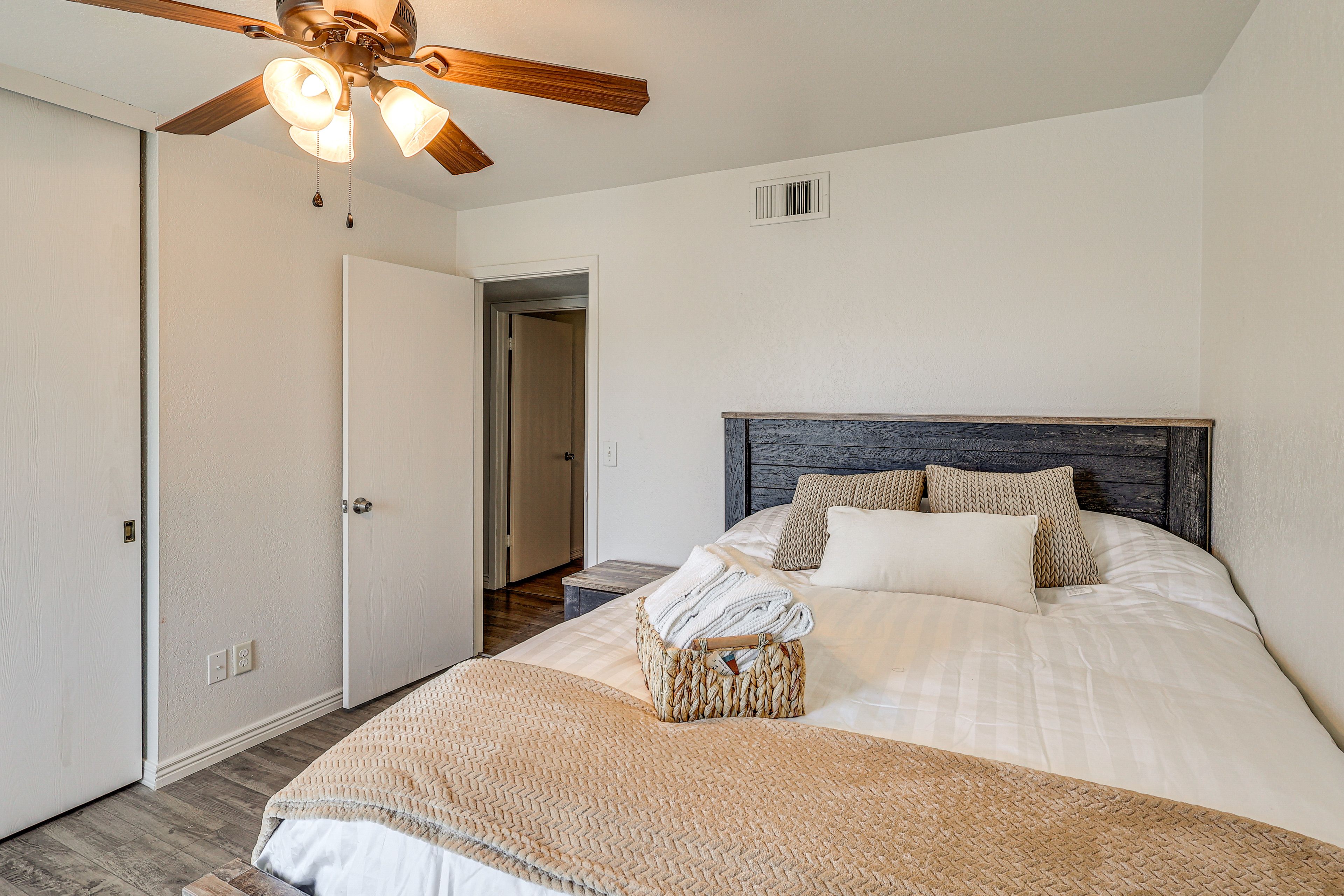 Bedroom 2 | Queen Bed | Smart TV