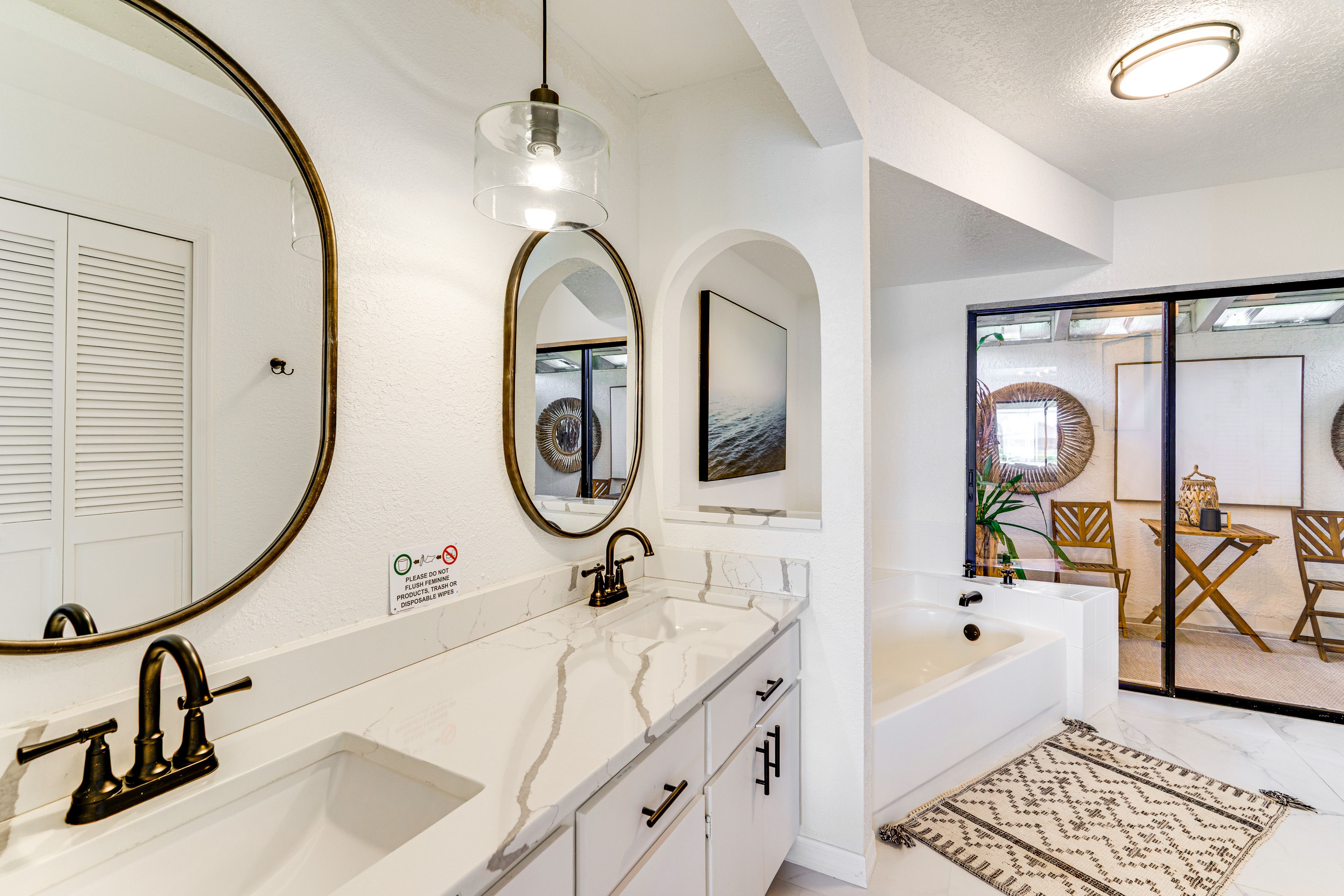Full Bathroom | Towels Provided