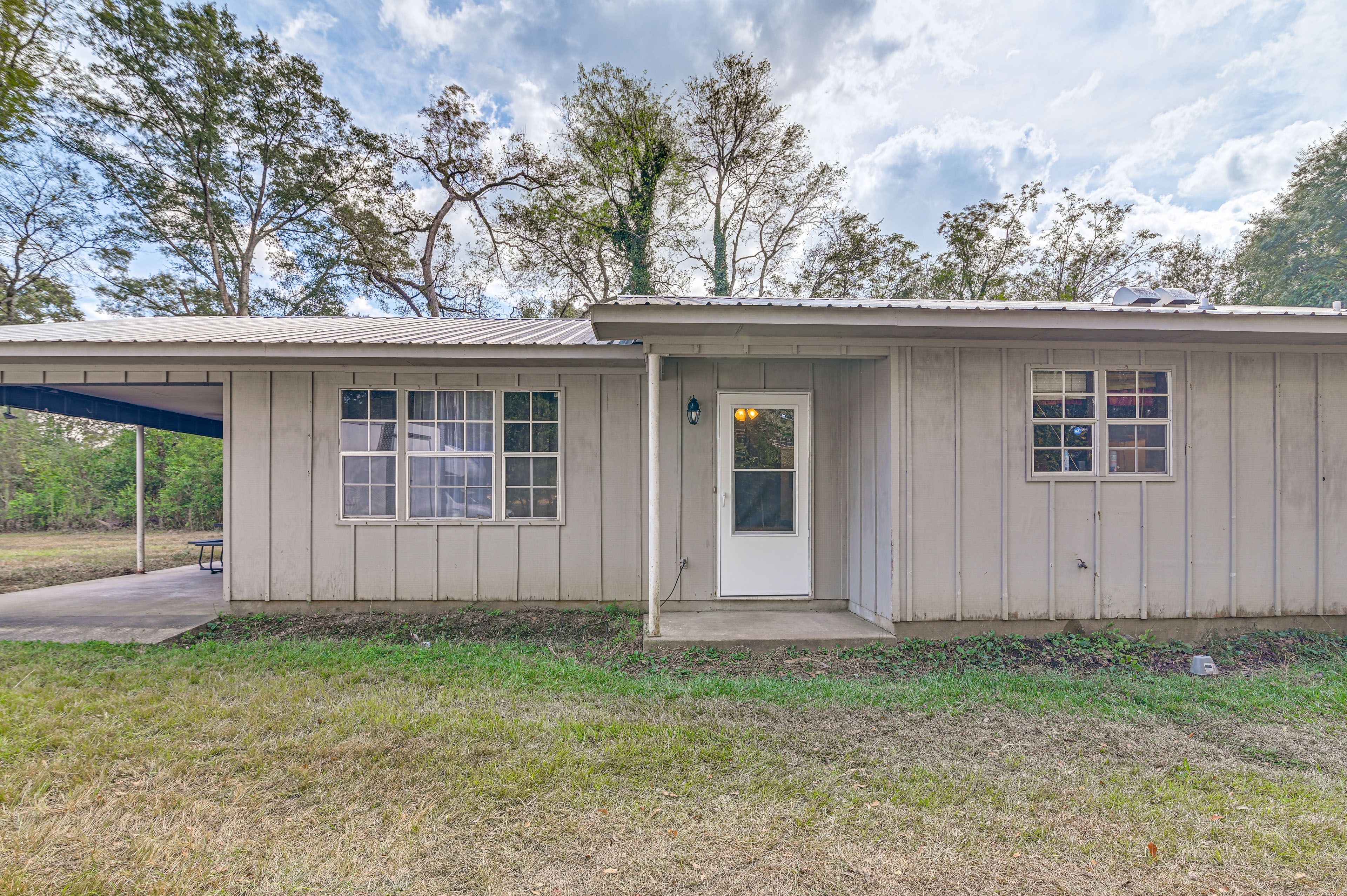 Property Exterior | Driveway (4 Vehicles)
