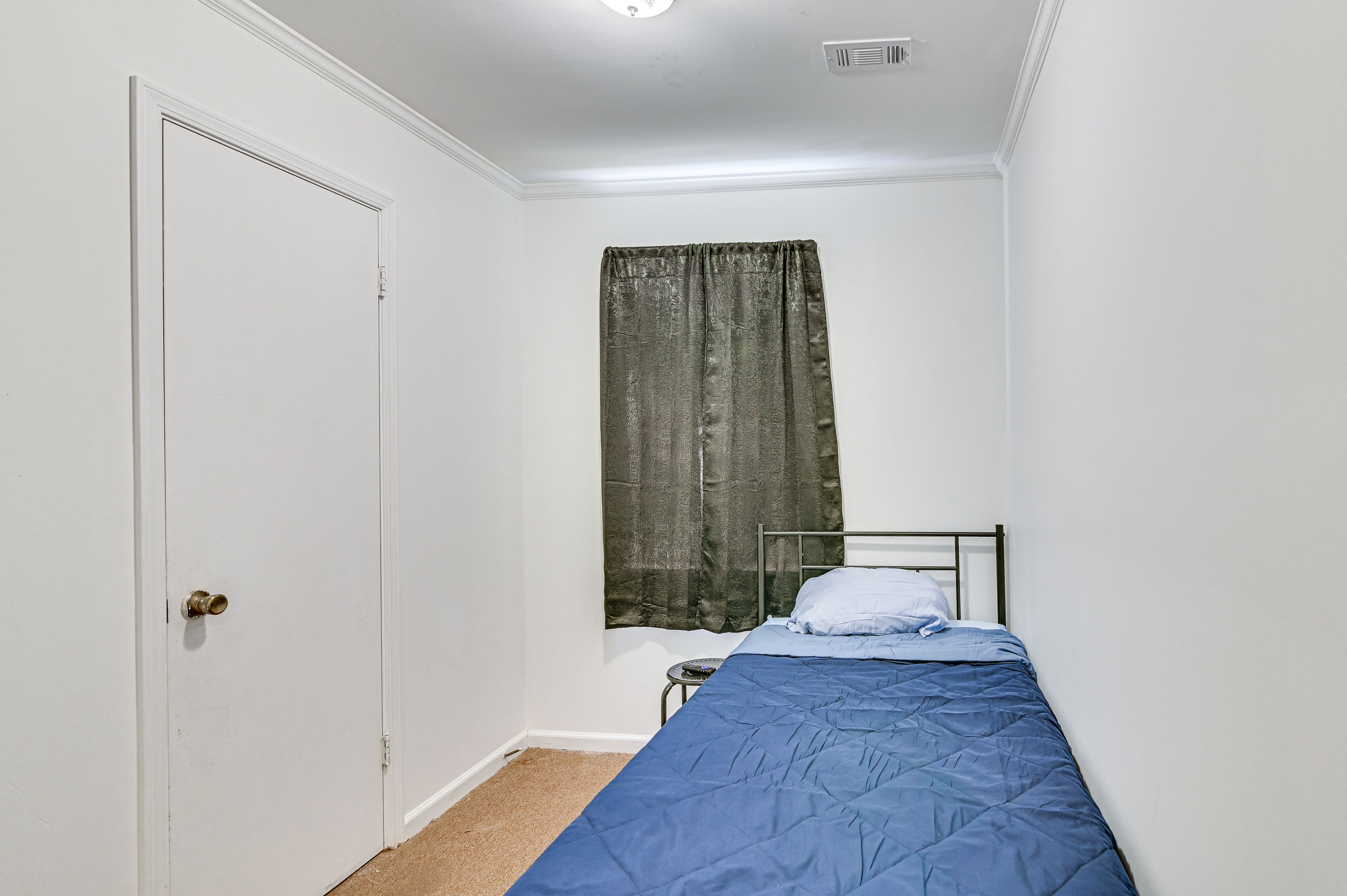 Bedroom 1 | 1 Twin Bed