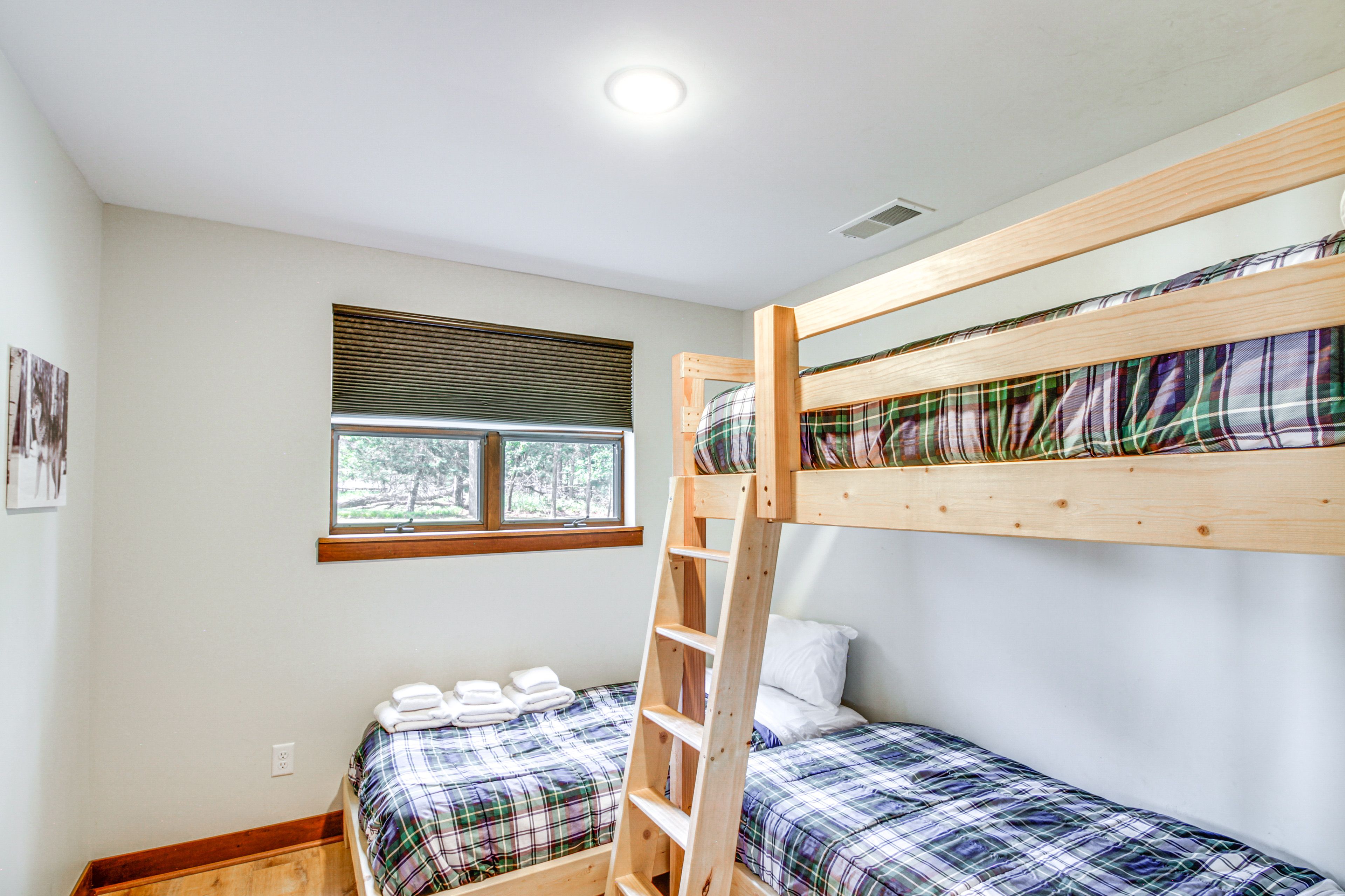 Bedroom 6 | 2 Twin Beds | Lofted Twin Bed | Lower Floor