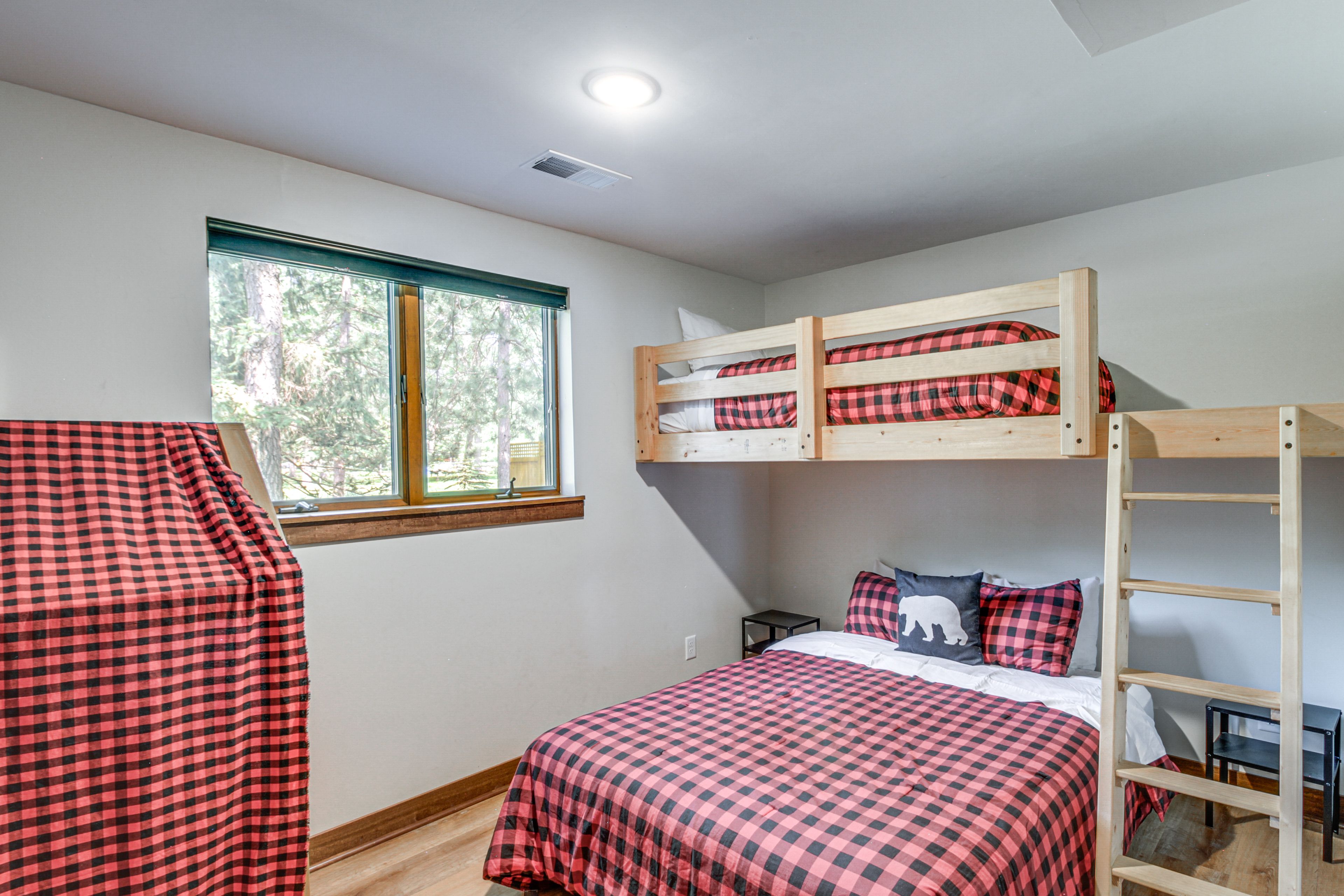 Bedroom 5 | Queen Bed | Lofted Twin Bed | Lower Floor