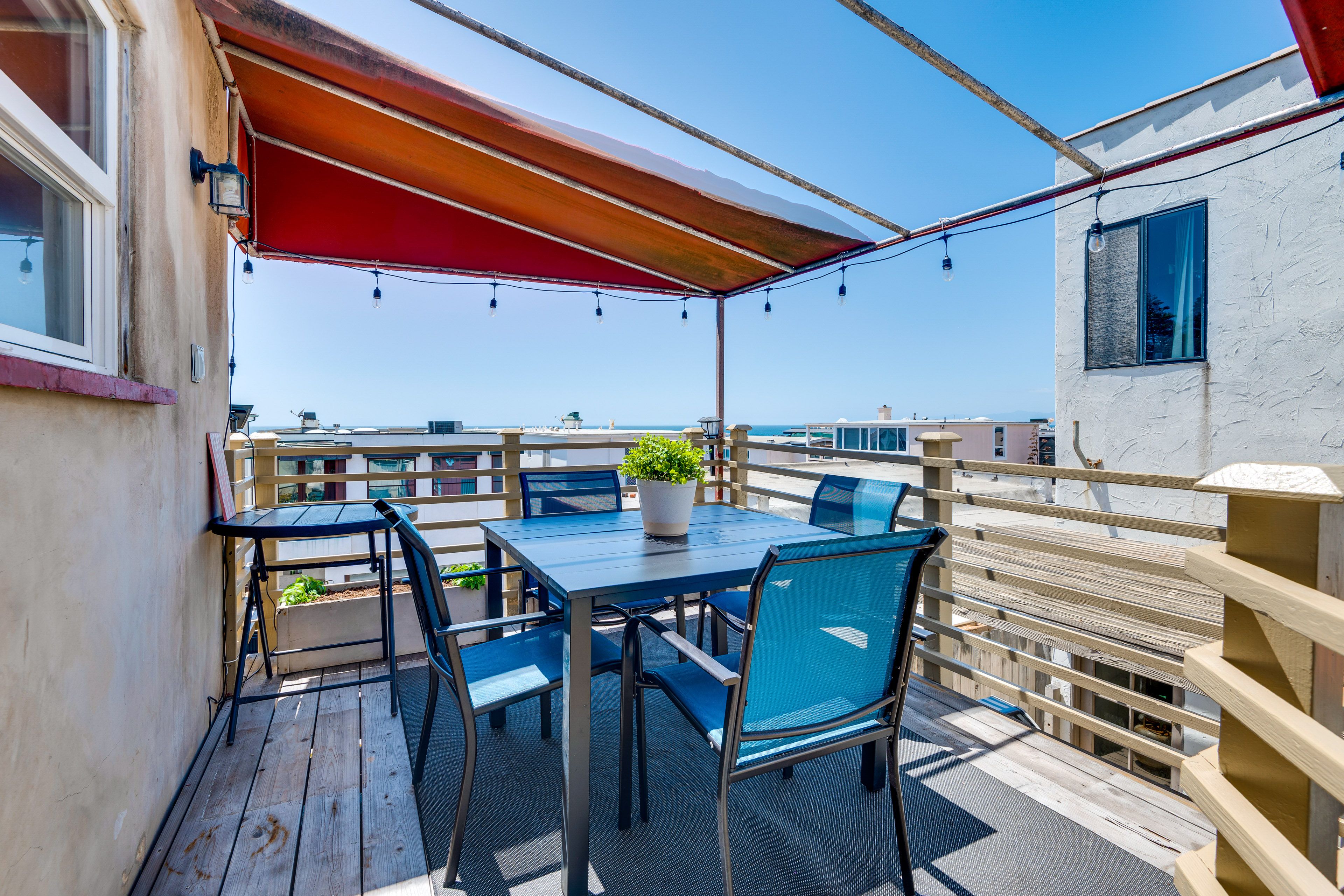 Deck | Outdoor Dining Area