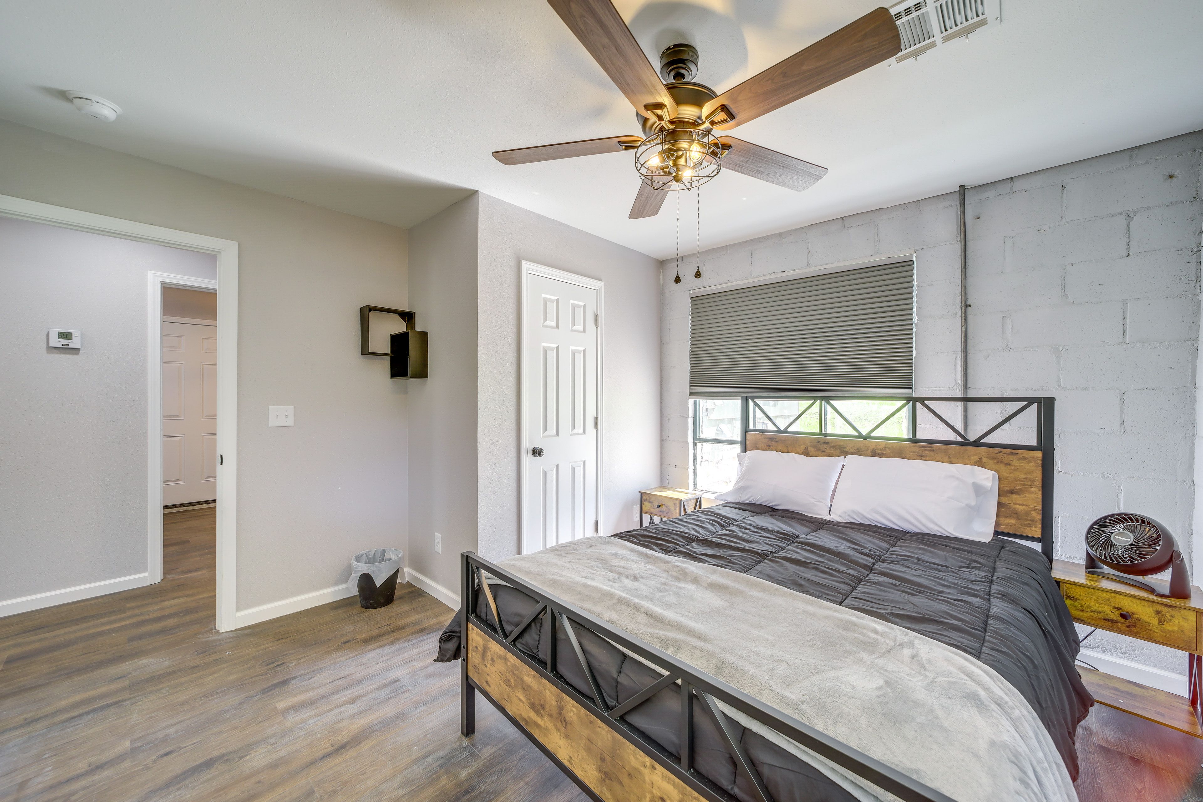 Bedroom 1 | Queen Bed