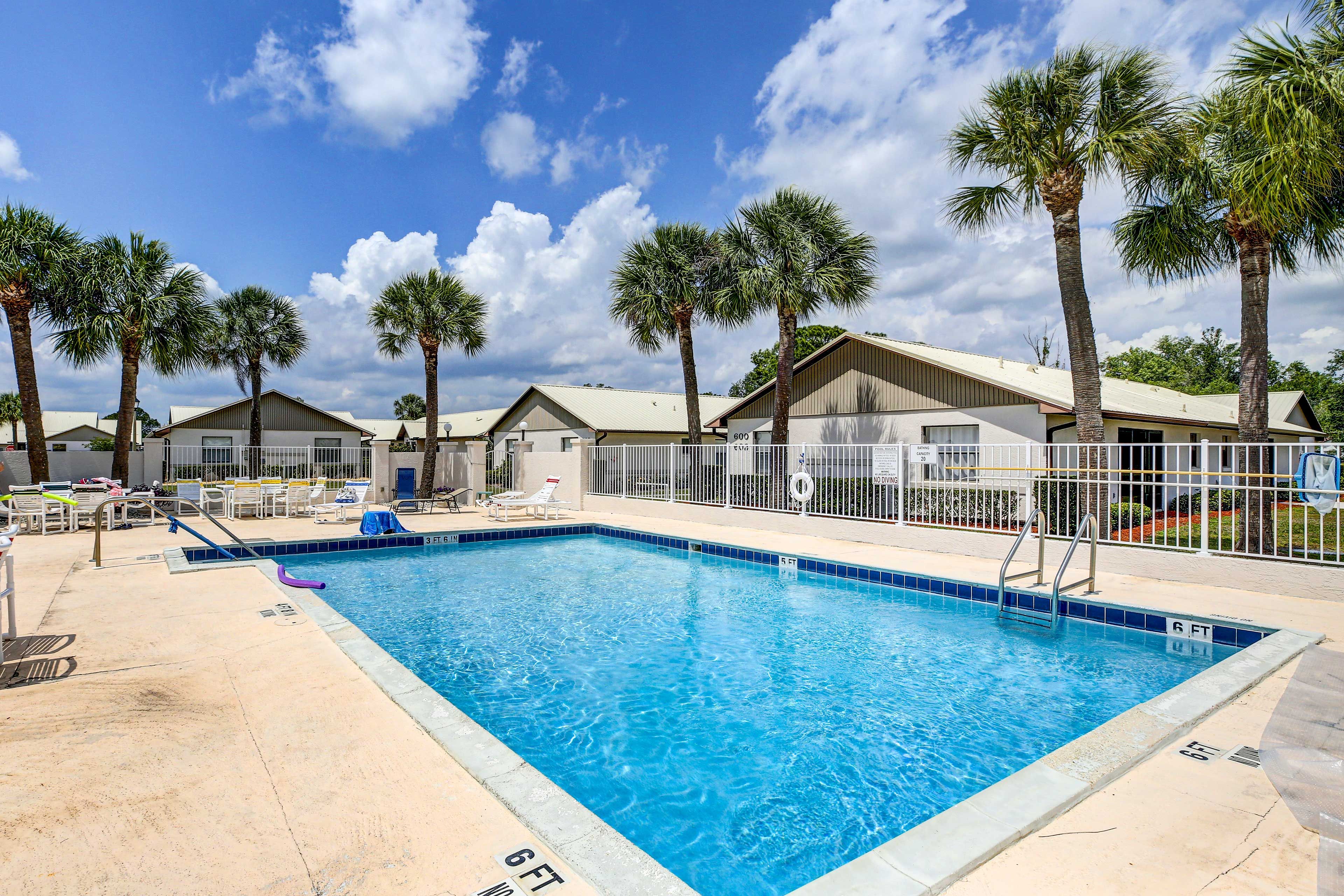 Country Club Villas of Spring Lake | Community Pool