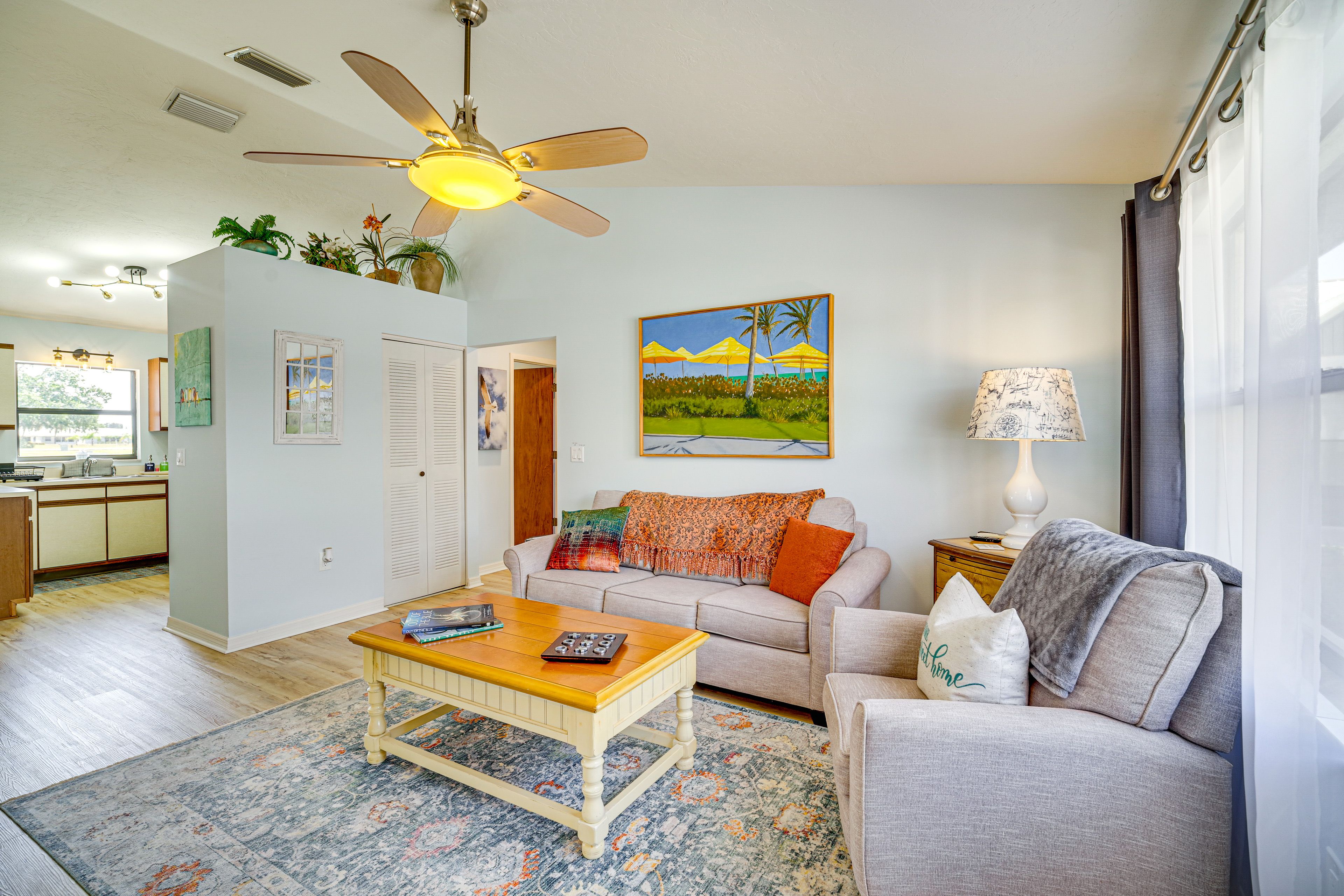 Living Room | Free WiFi | Smart TV | Central A/C