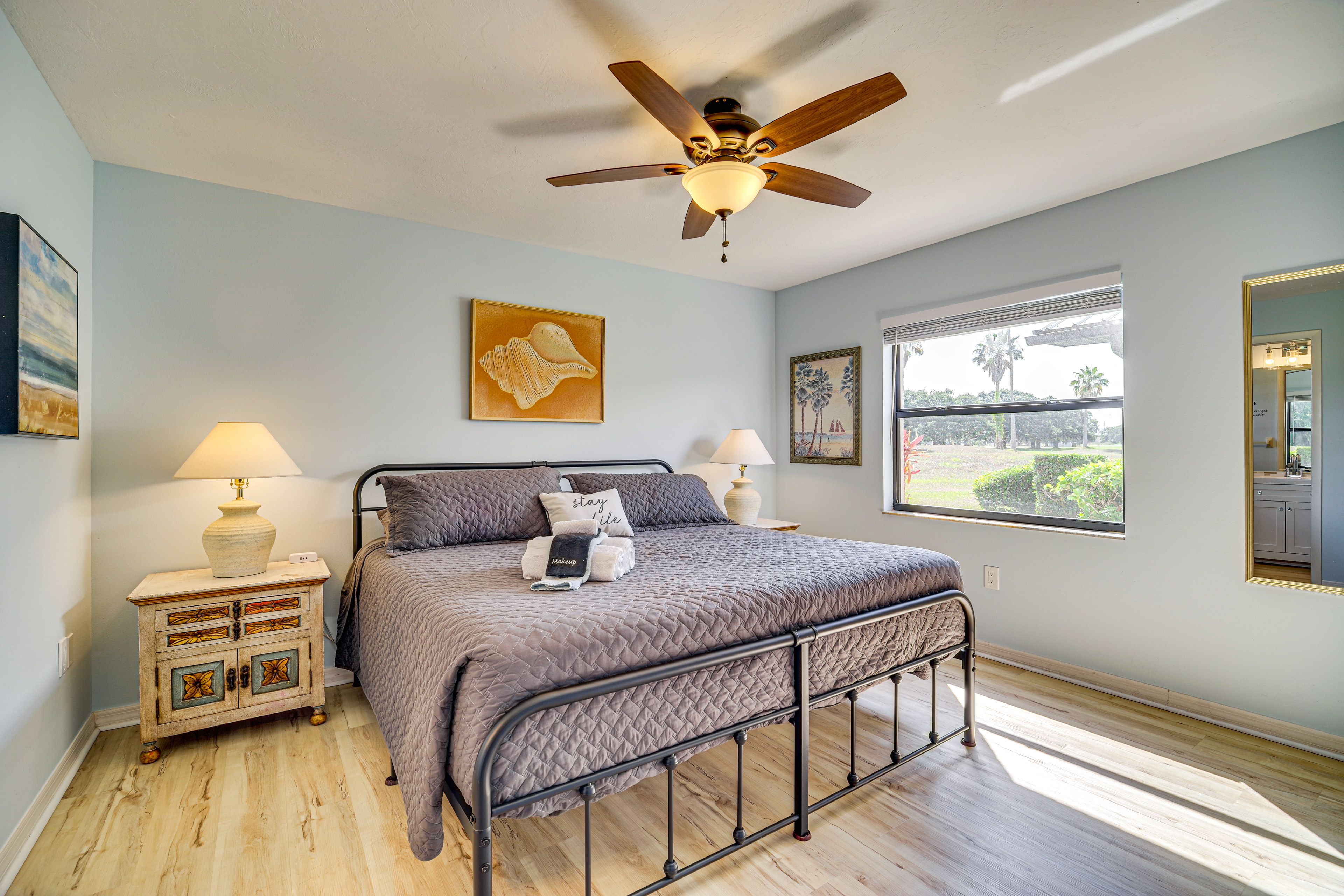 Bedroom 1 | King Bed