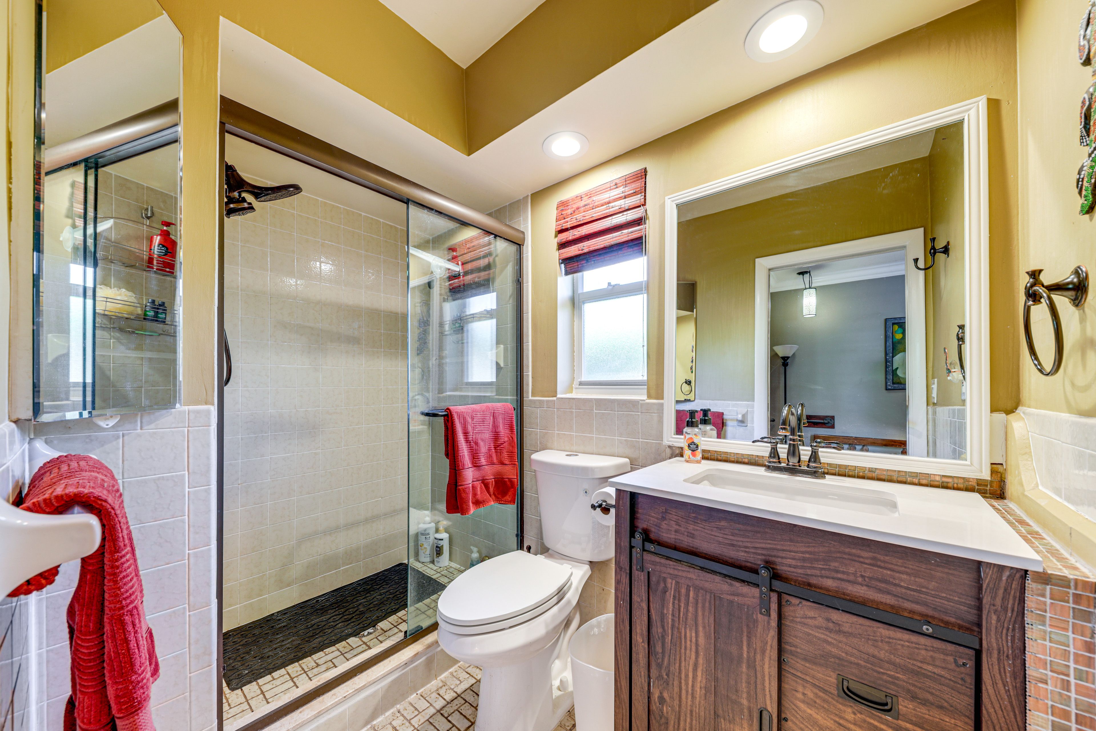 En-Suite Bathroom | Towels Provided