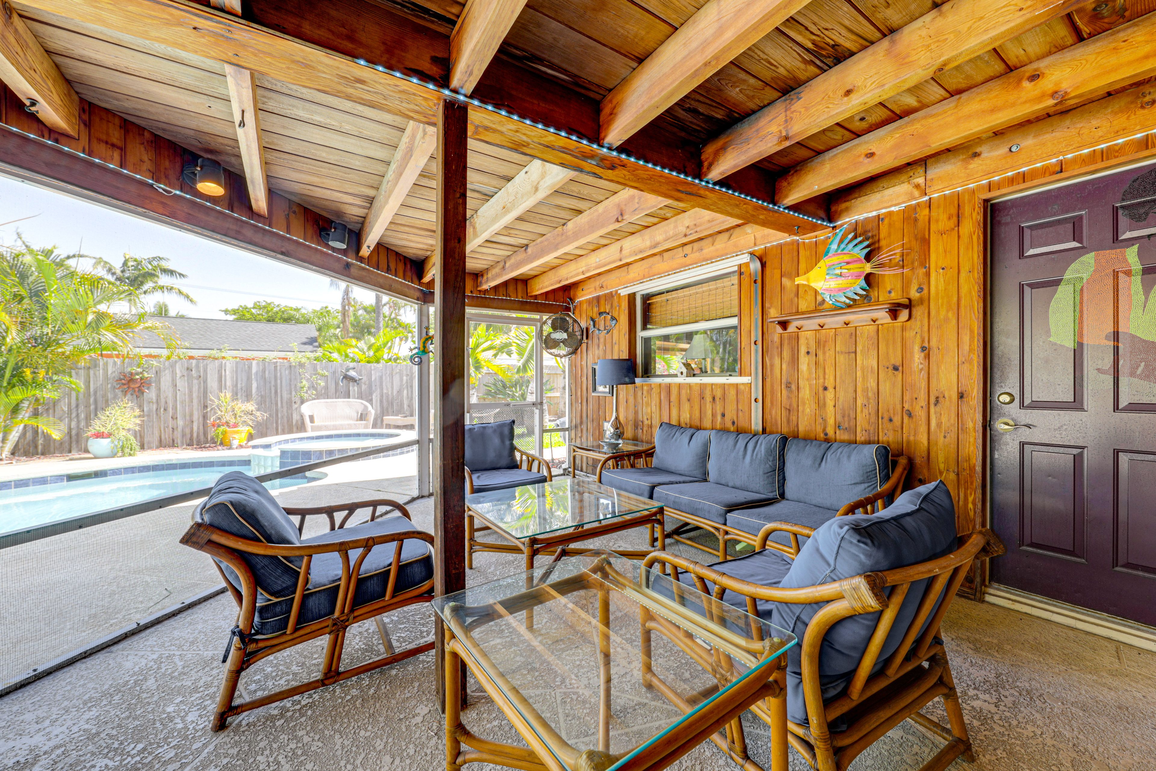 Lanai | Bar | Flat-Screen TV | Outdoor Dining Area | Lounge Seating