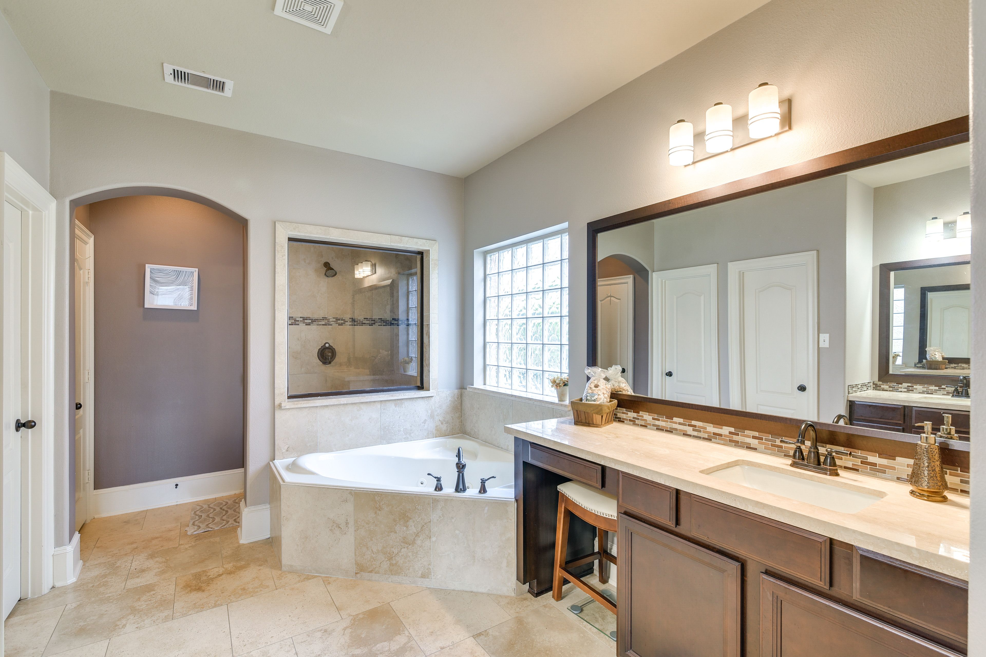 En-Suite Bathroom | 1st Floor