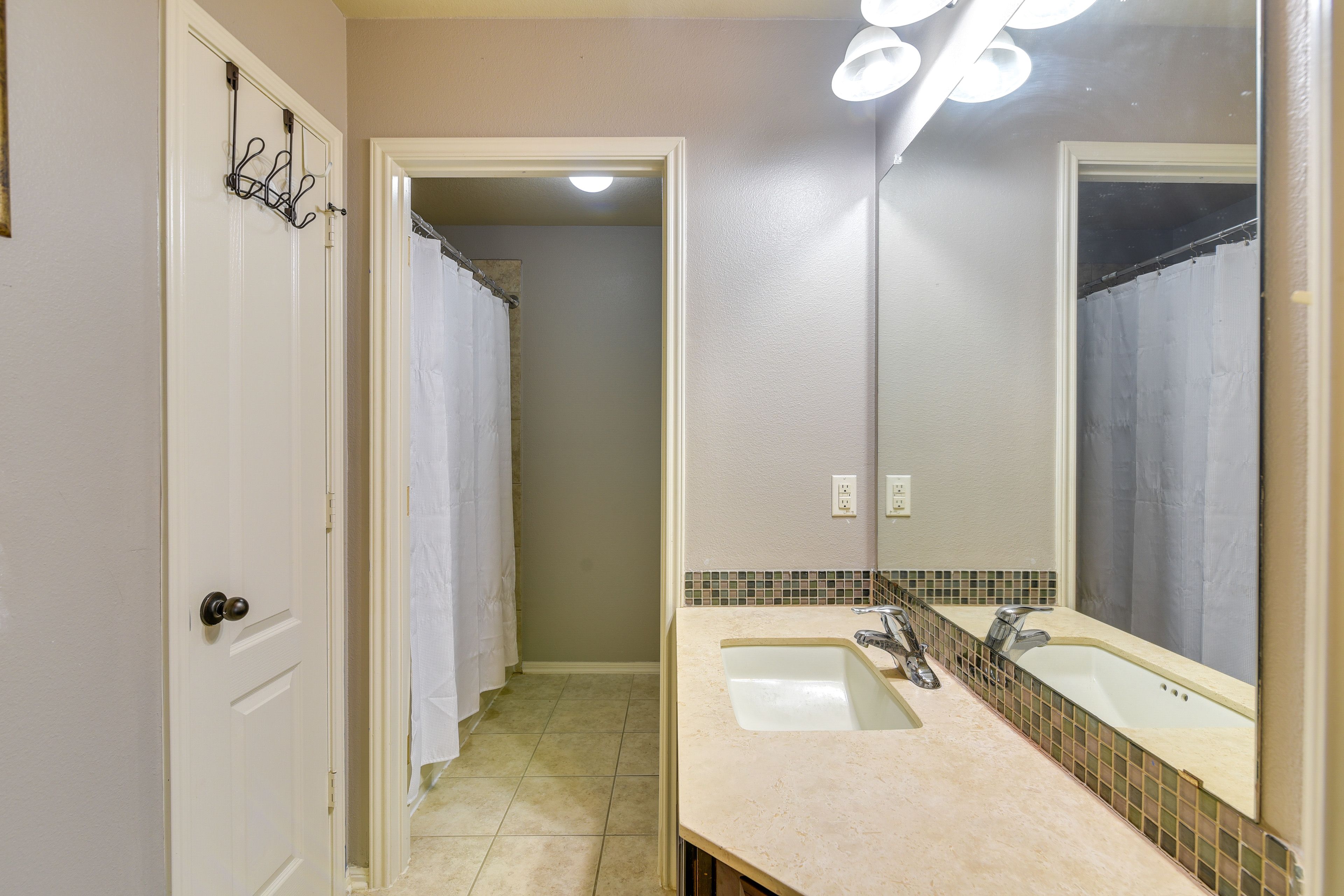 Full Bathroom | 2nd Floor