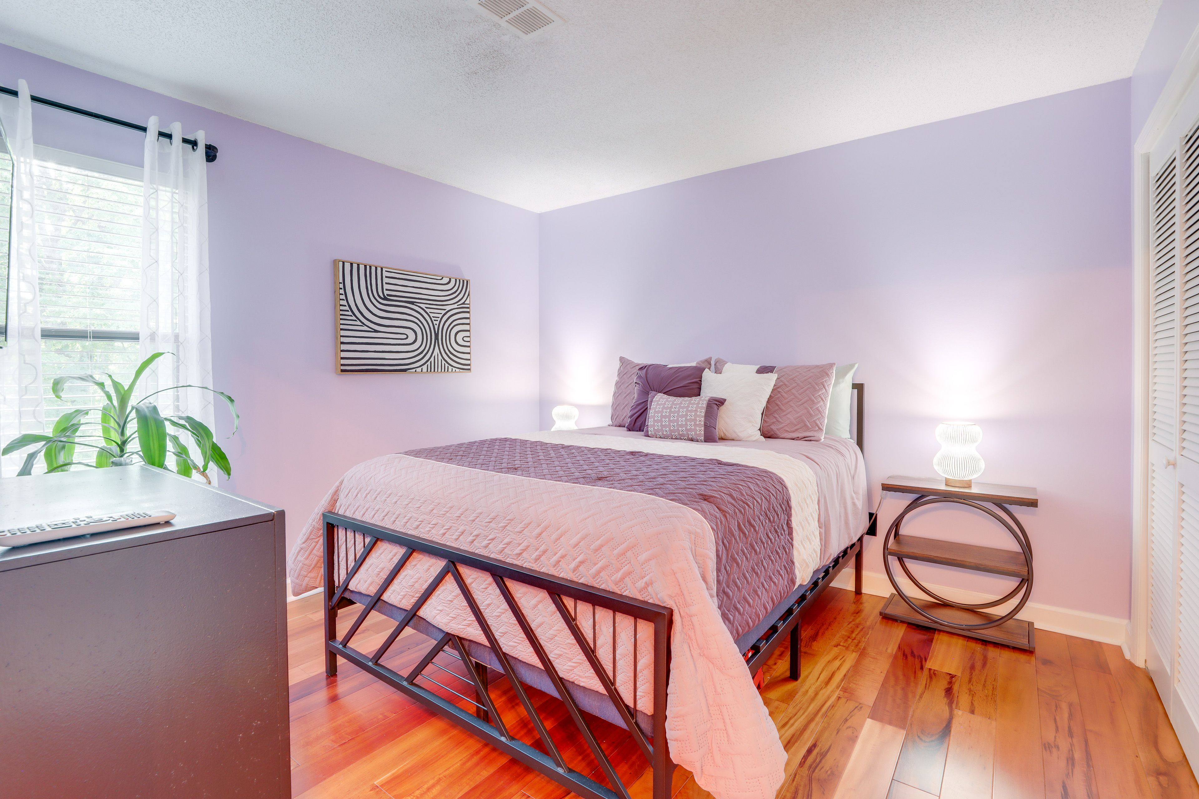 Bedroom 2 | 2nd Floor | Queen Bed | Smart TV