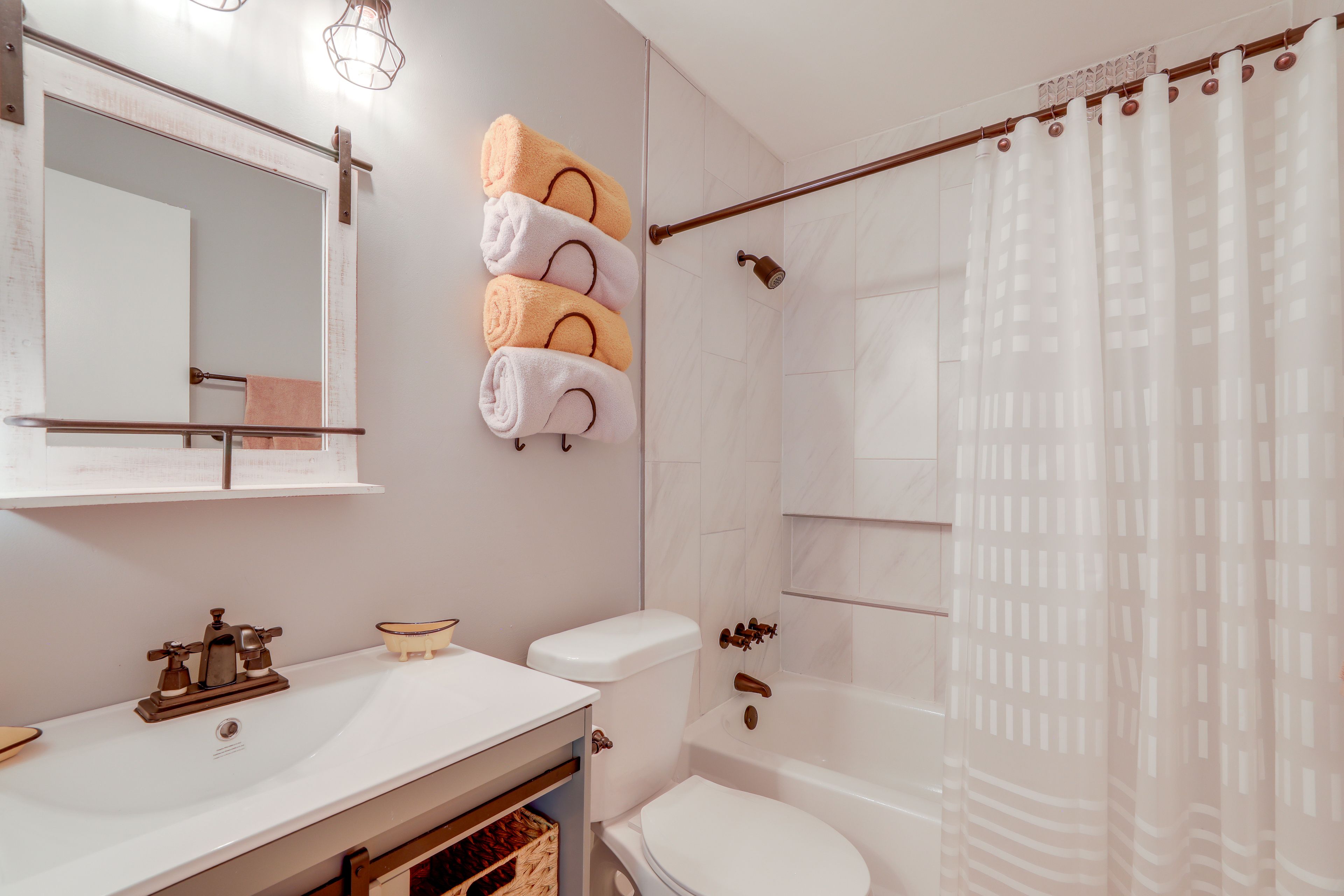 Full Bathroom | 2nd Floor