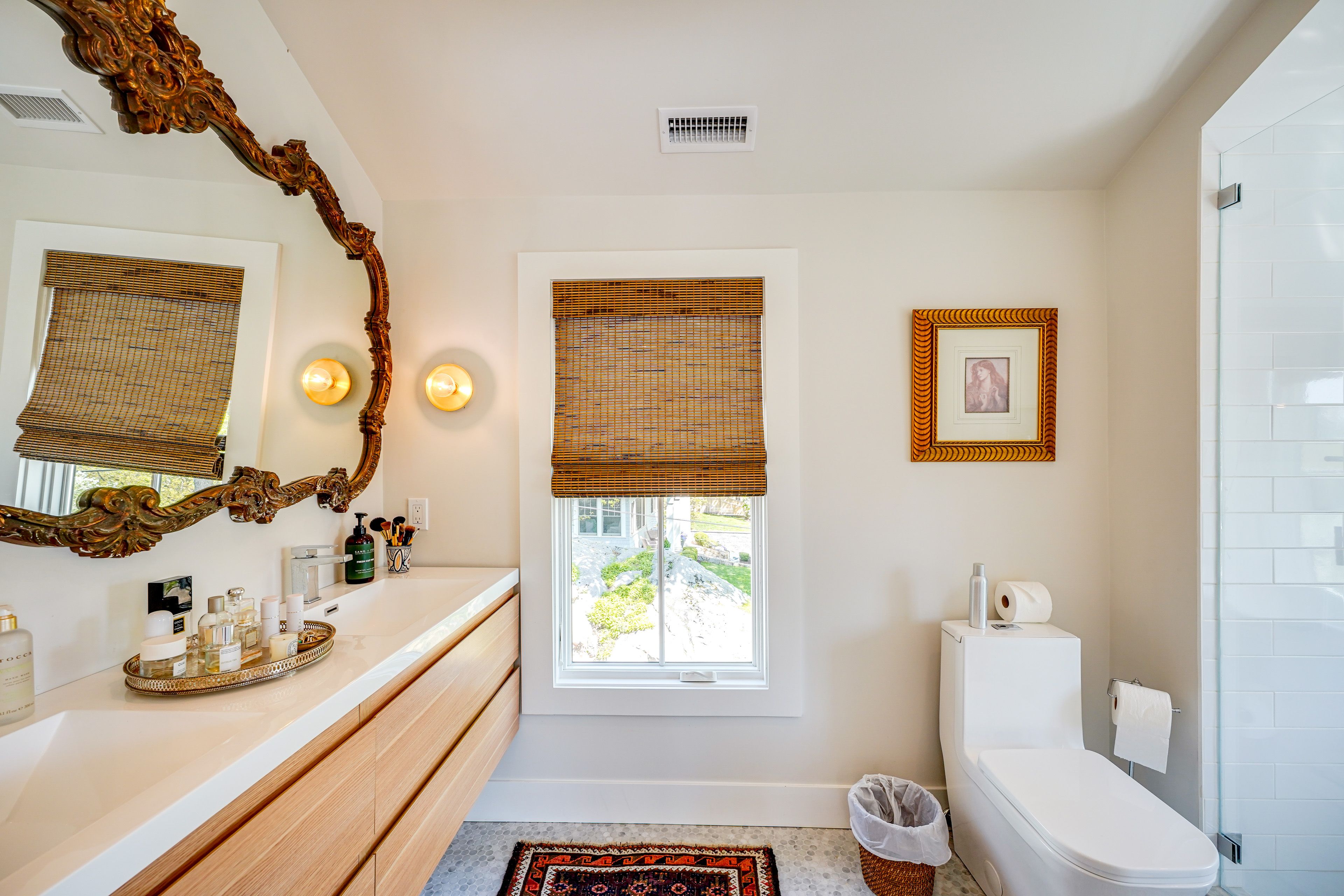 Full Bathroom | 2nd Floor | Towels Provided