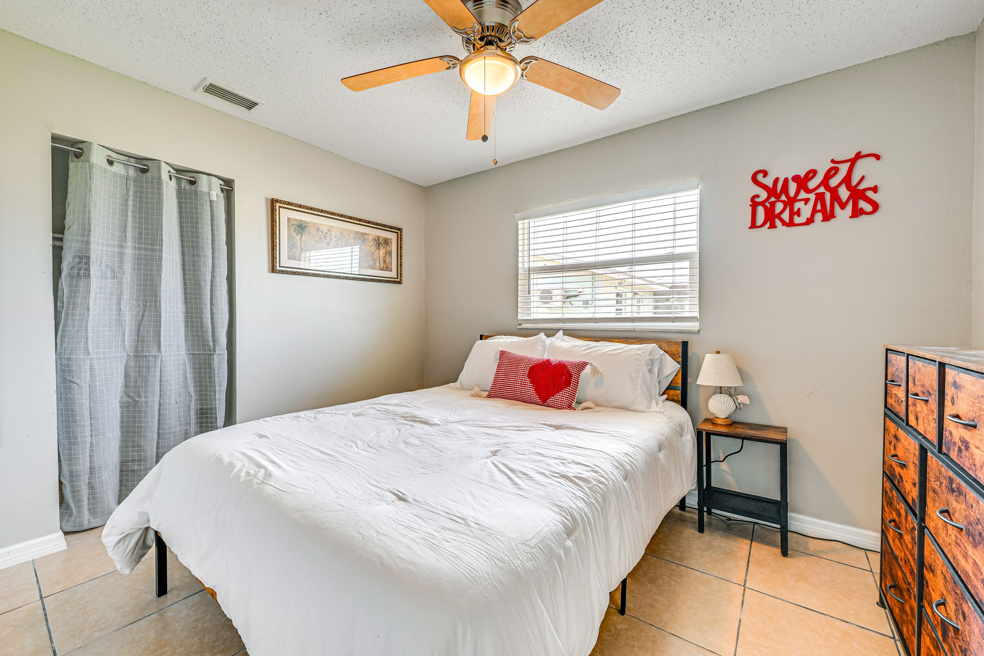 Bedroom 3 | Queen Bed | Smart TV