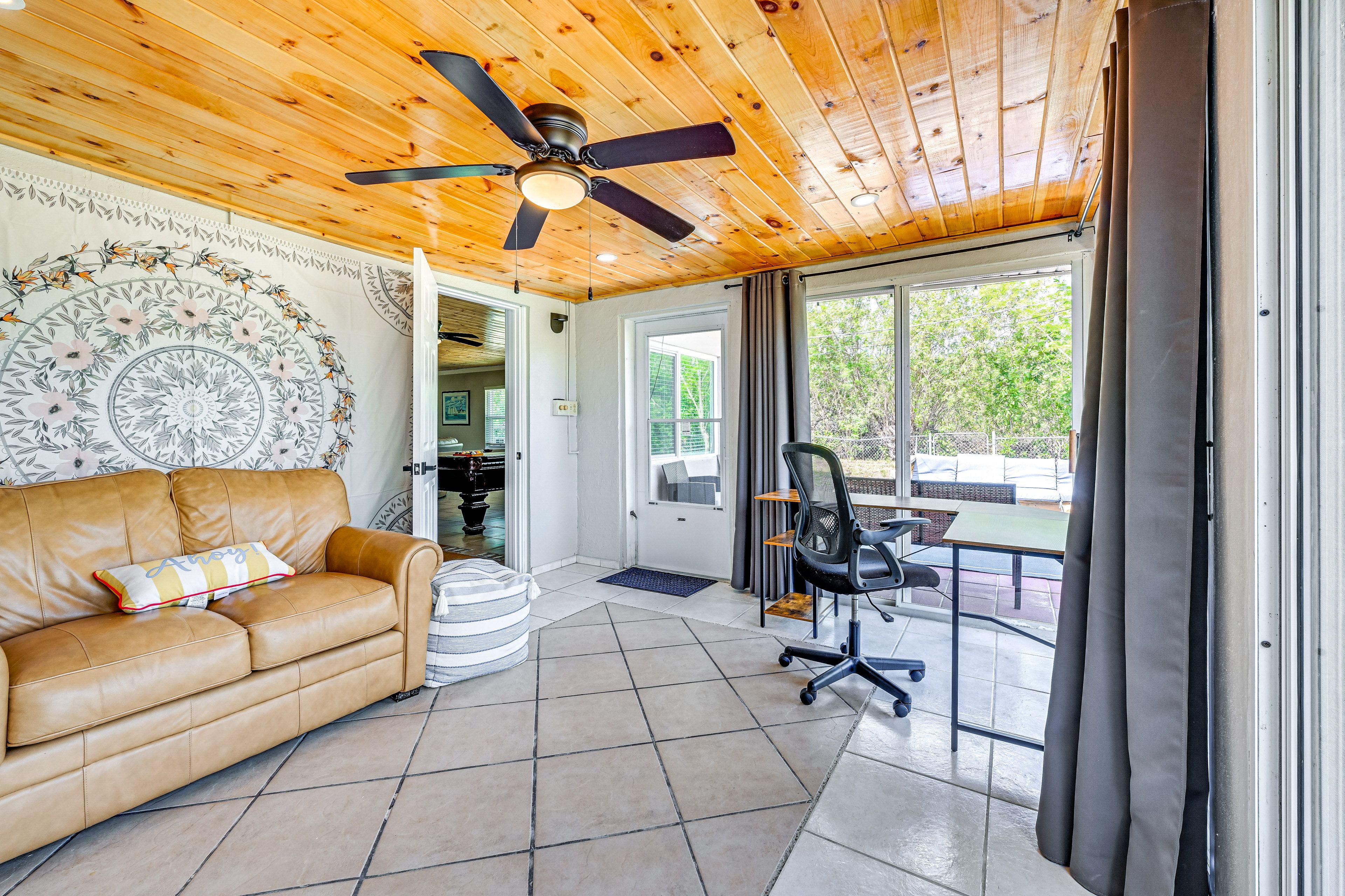 Sunroom | Desk
