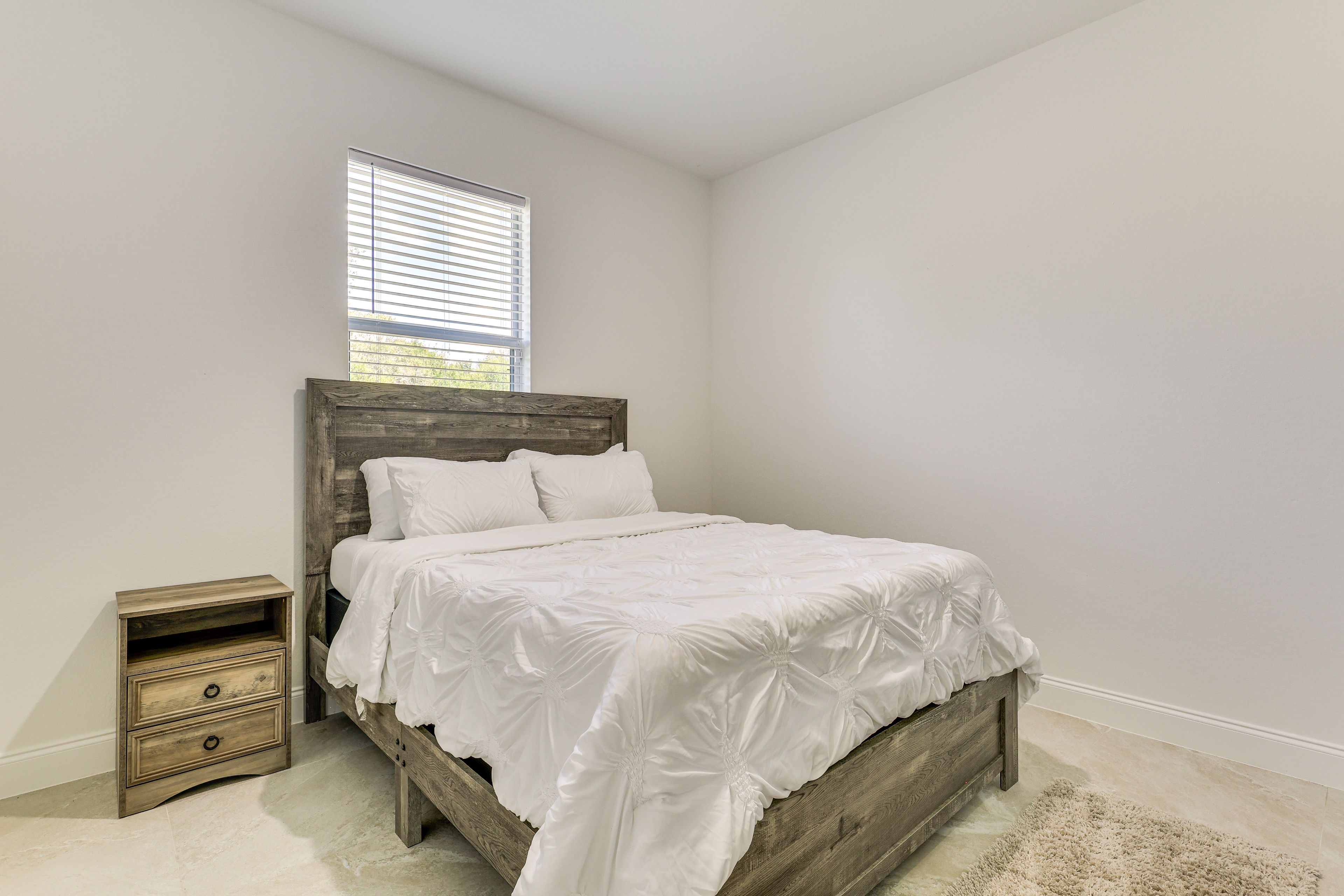 Bedroom 3 | Queen Bed | Smart TV