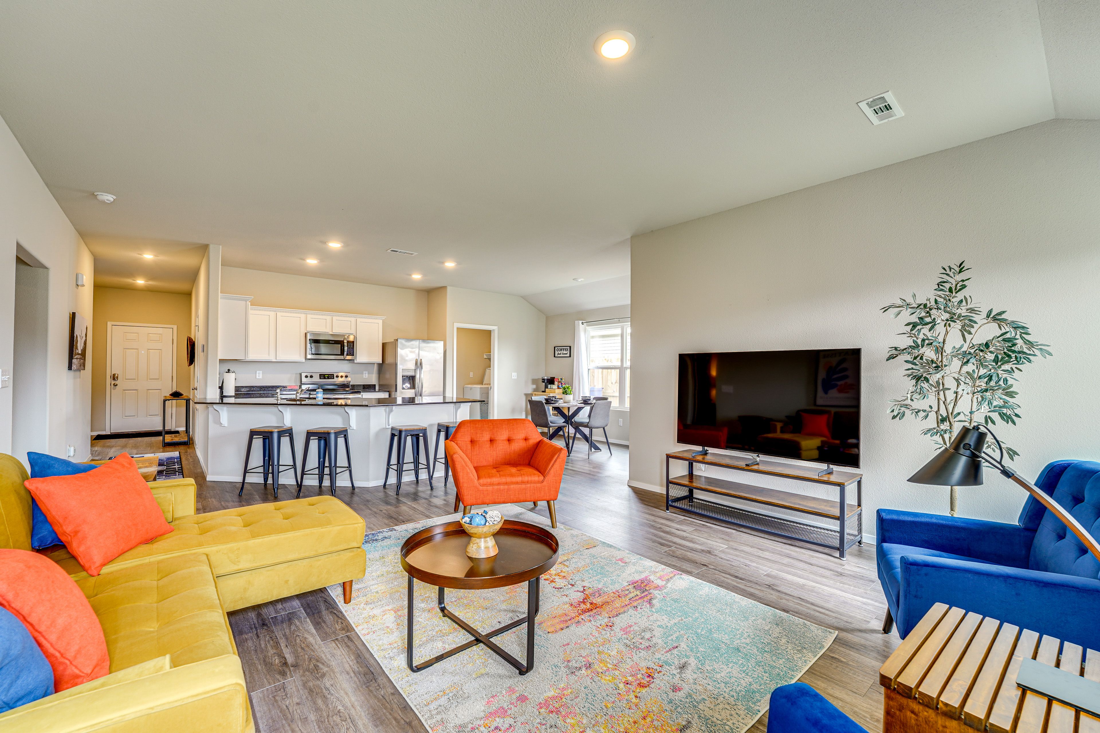 Living Room | Central A/C | Free WiFi