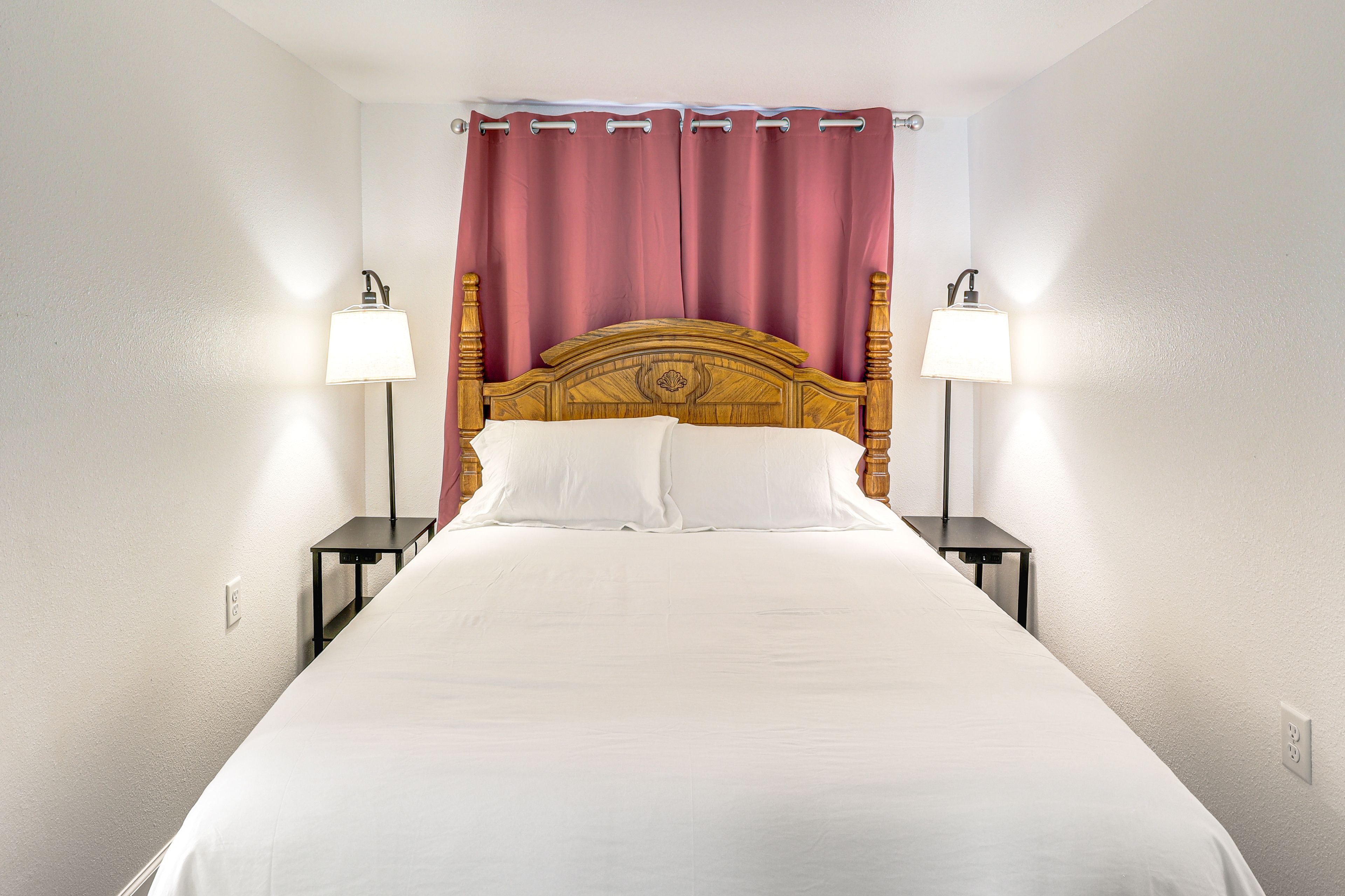 Bedroom | Queen Bed | Washer & Dryer