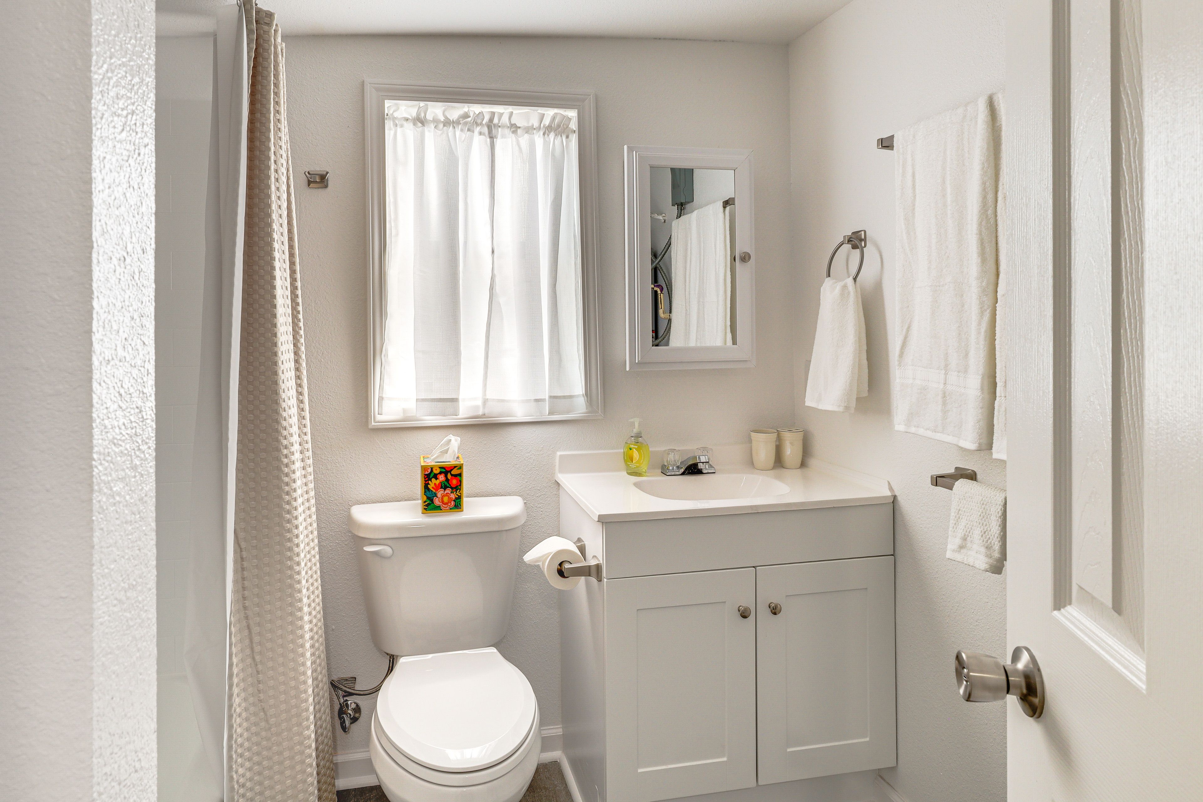 Full Bathroom | Towels & Linens Provided