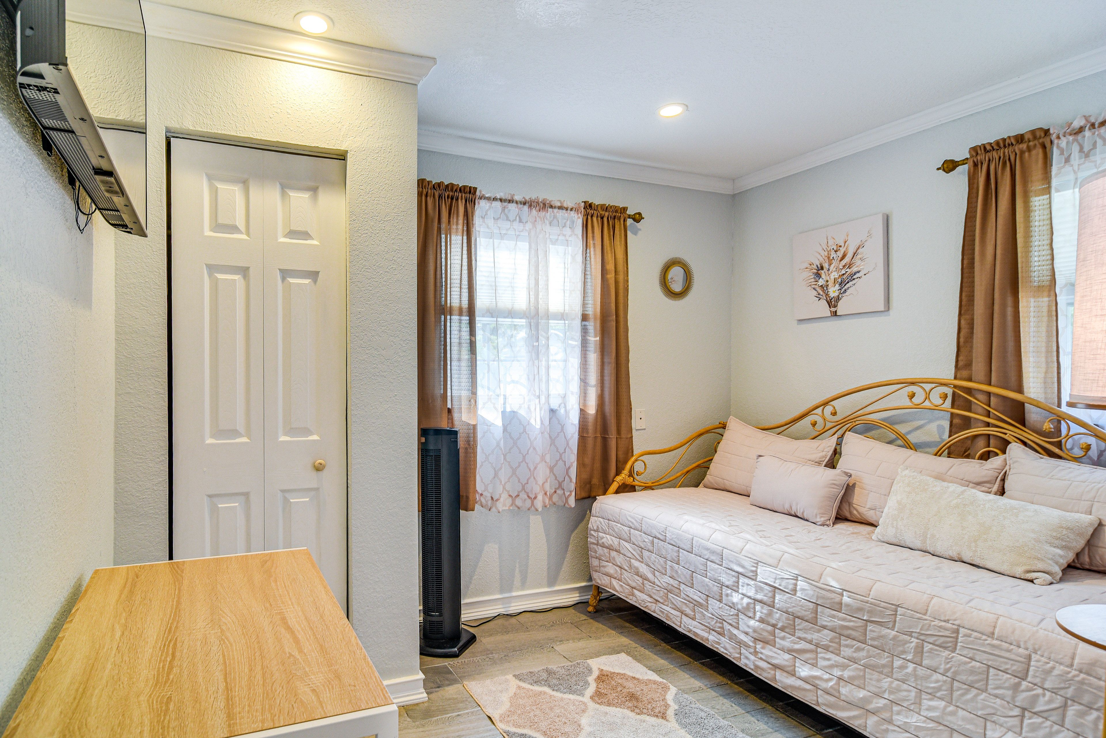 Bedroom 2 | Twin Daybed w/ Twin Trundle | Flat-Screen TV | Desk Workspace