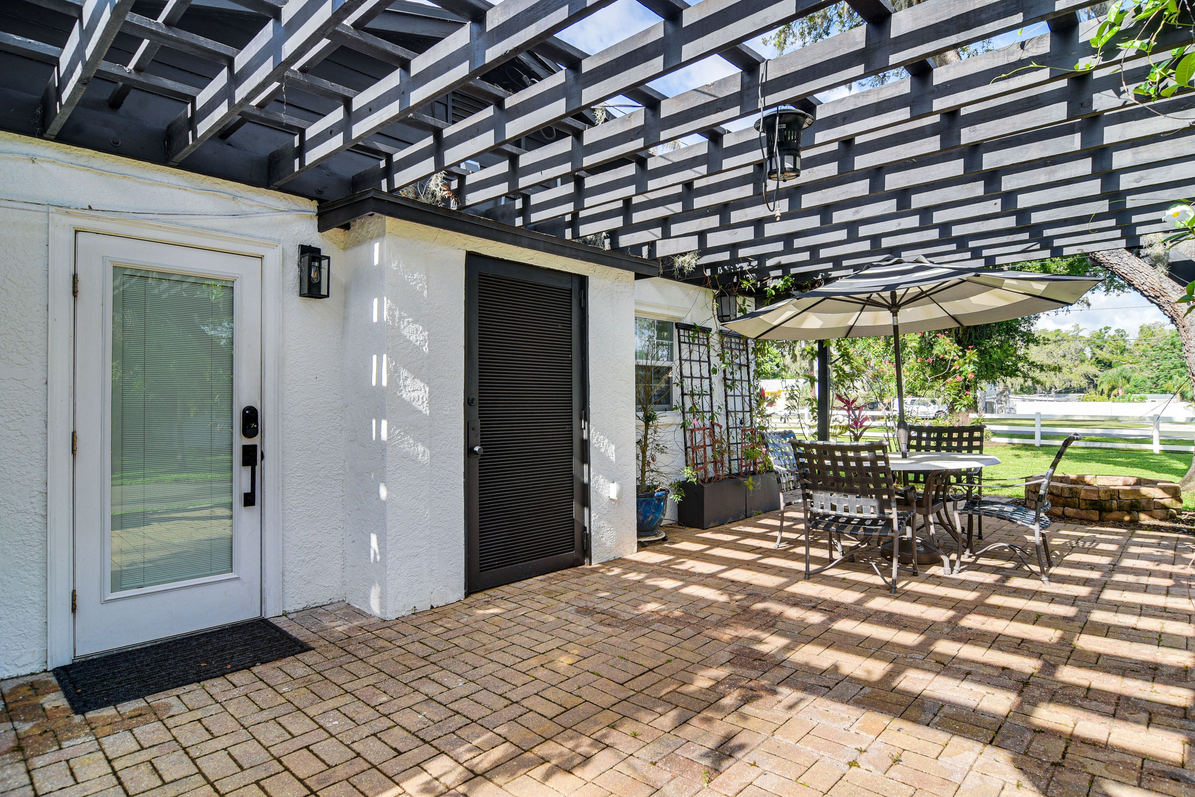 Side Patio | Dining Area
