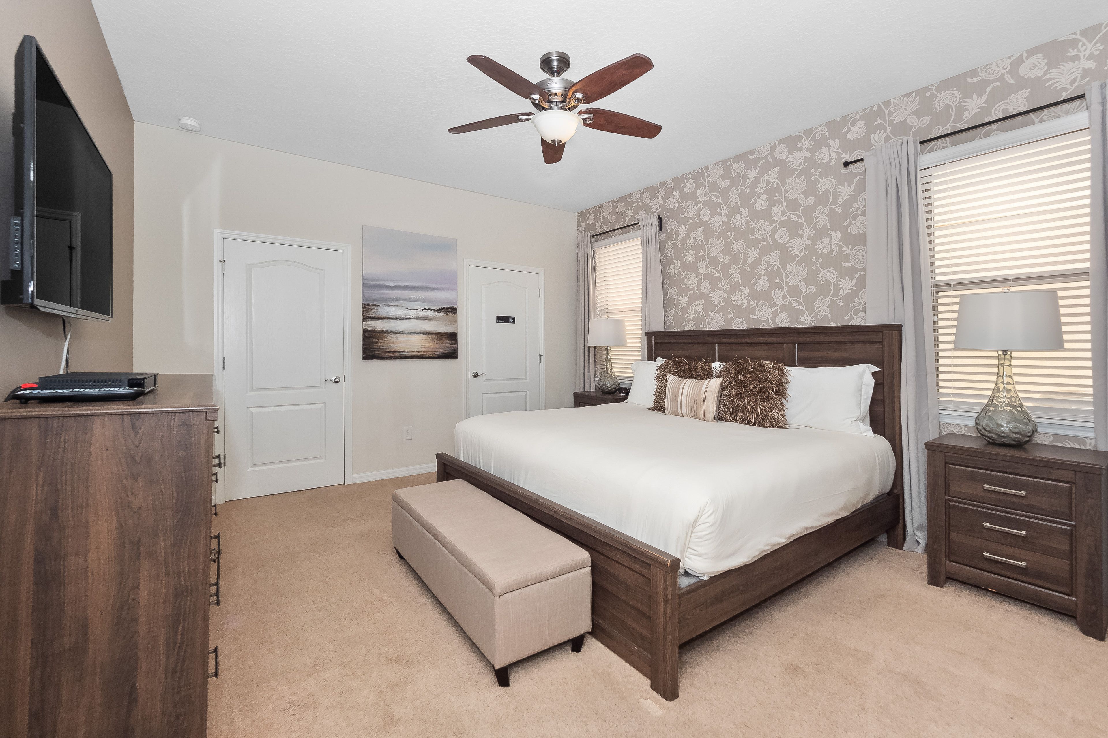 Bedroom 1 | King Bed | 1st Floor