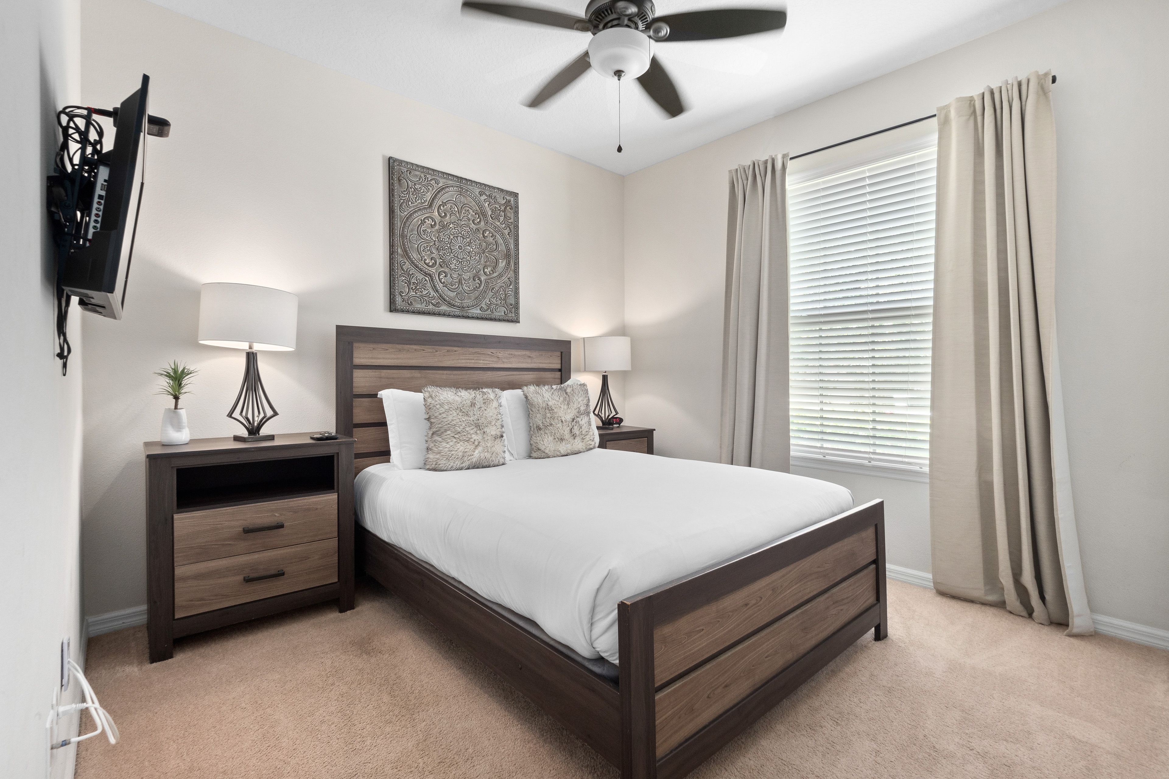 Bedroom 2 | Queen Bed | Smart TV | 1st Floor