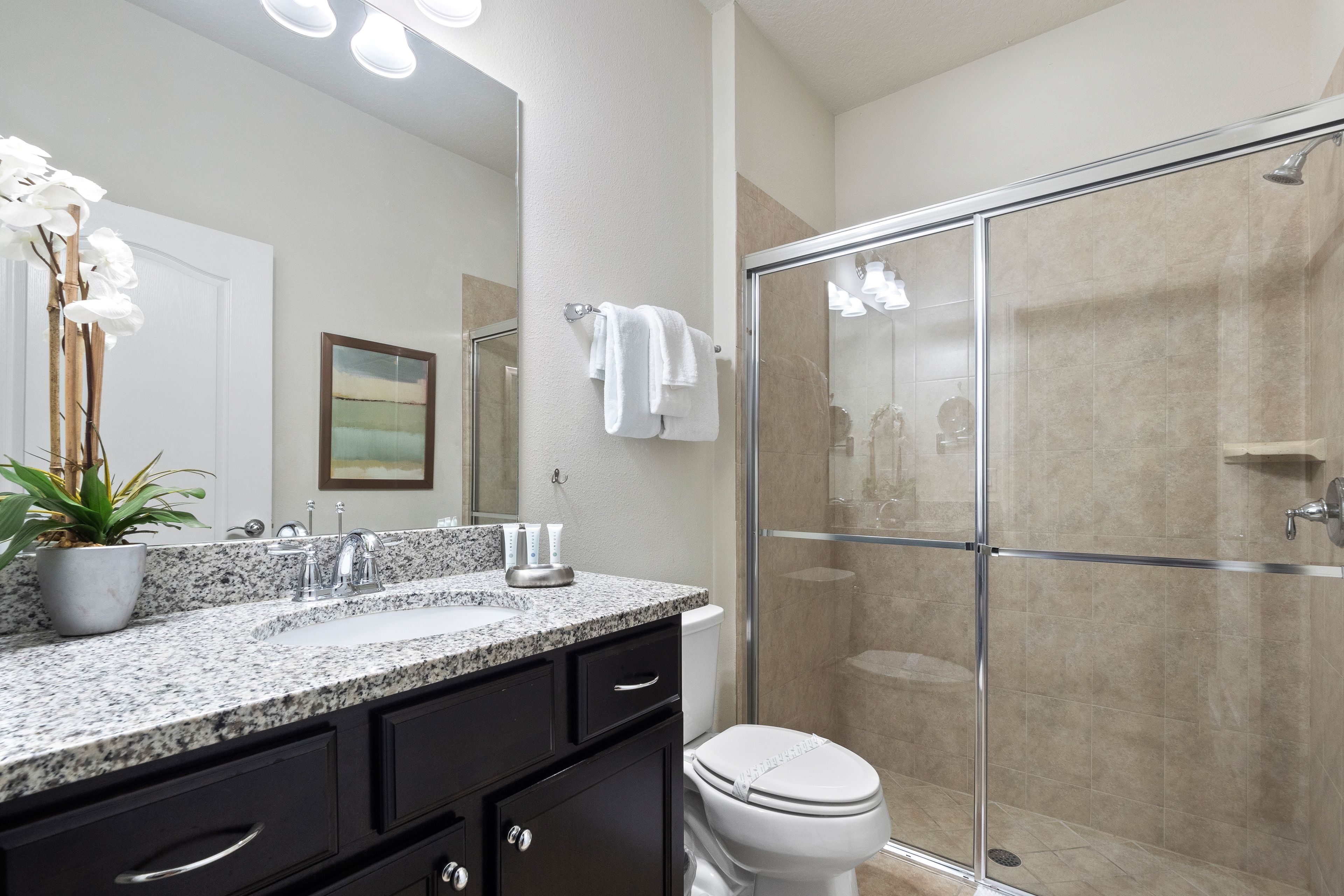 Full Bathroom | Towels Provided | 1st Floor