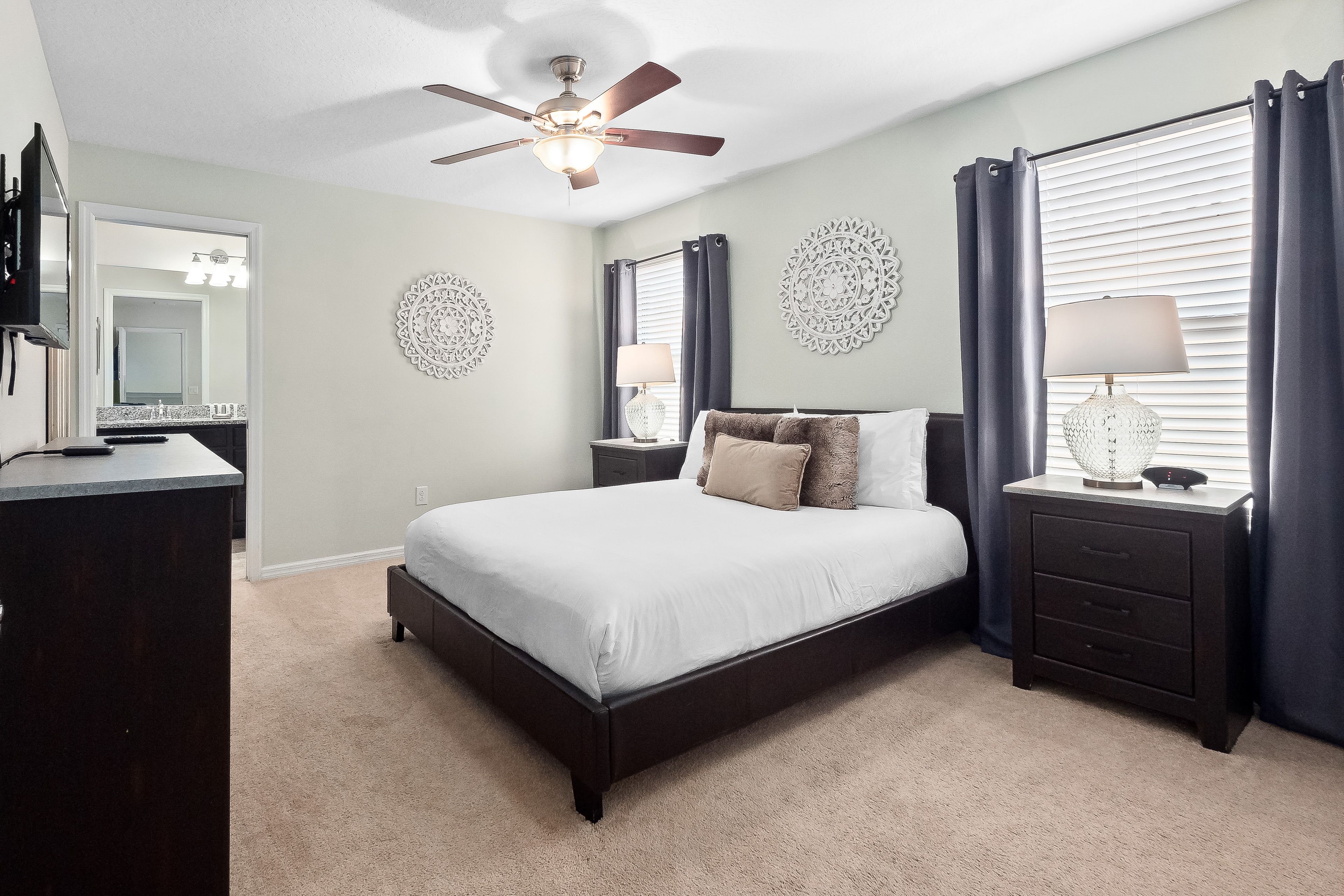 Bedroom 4 | Queen Bed | Smart TV | 2nd Floor