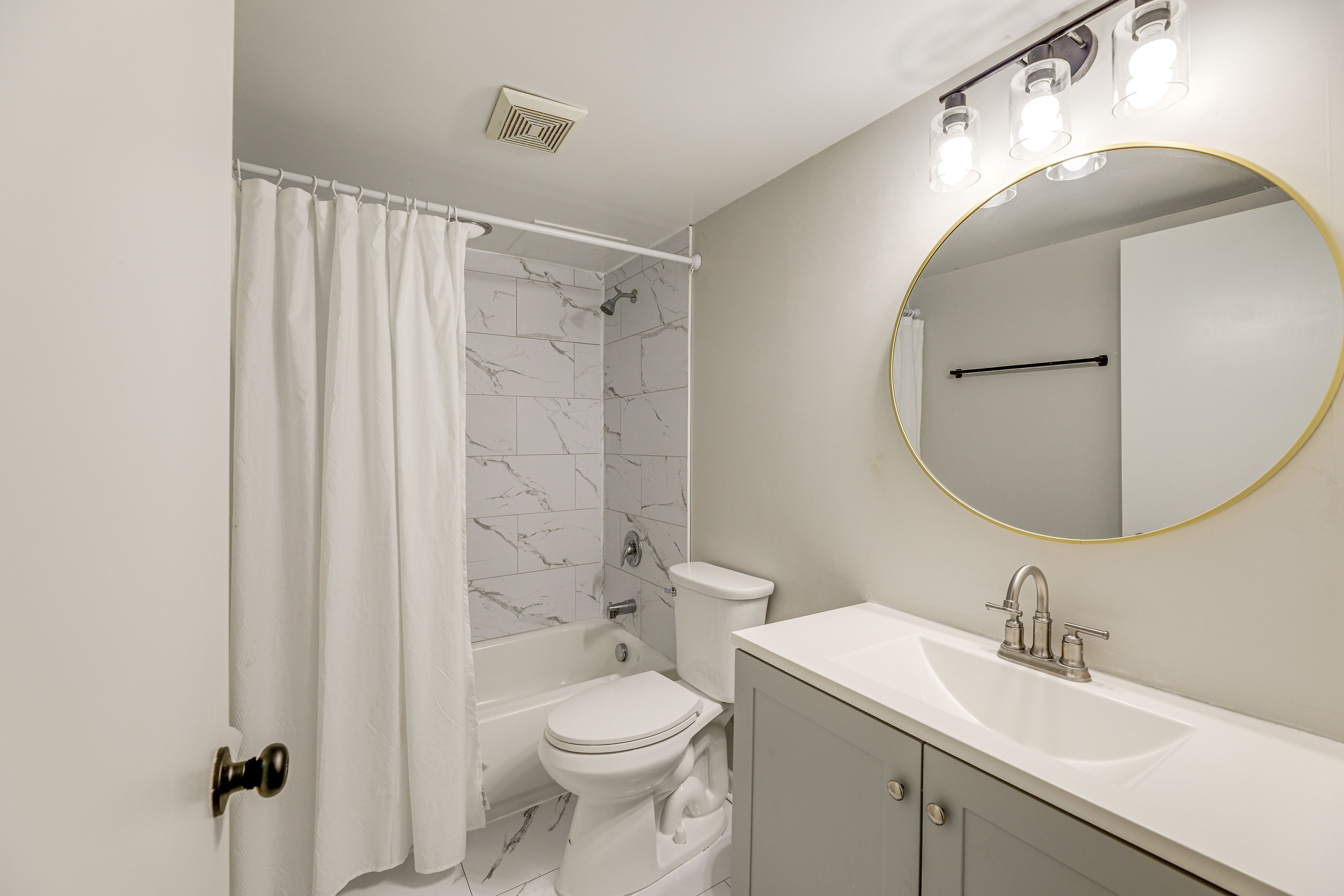 Full Bathroom
