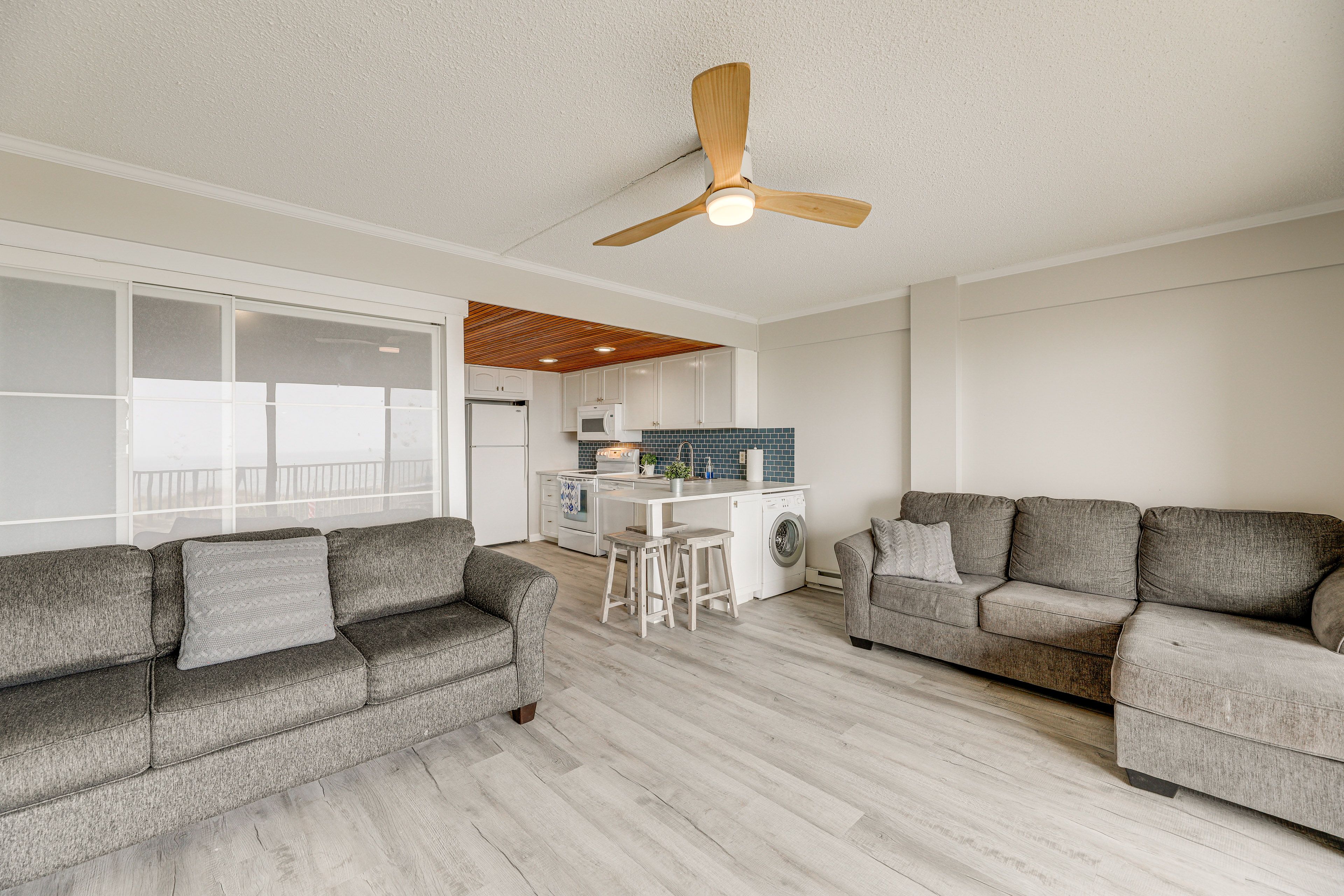 Living Room | Free WiFi | Smart TV | Window A/C Unit | Washer/Dryer