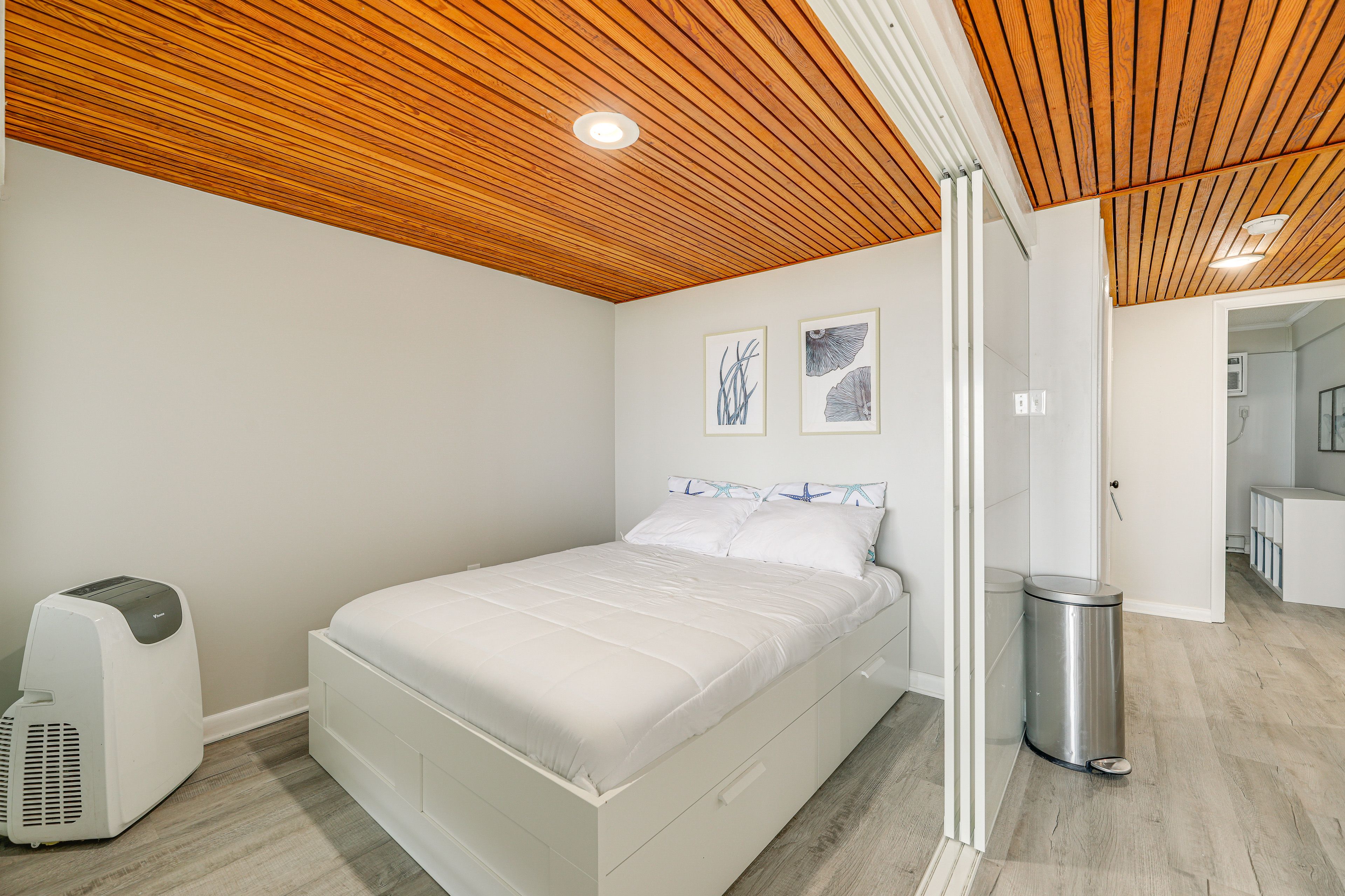 Bonus Room | Queen Bed