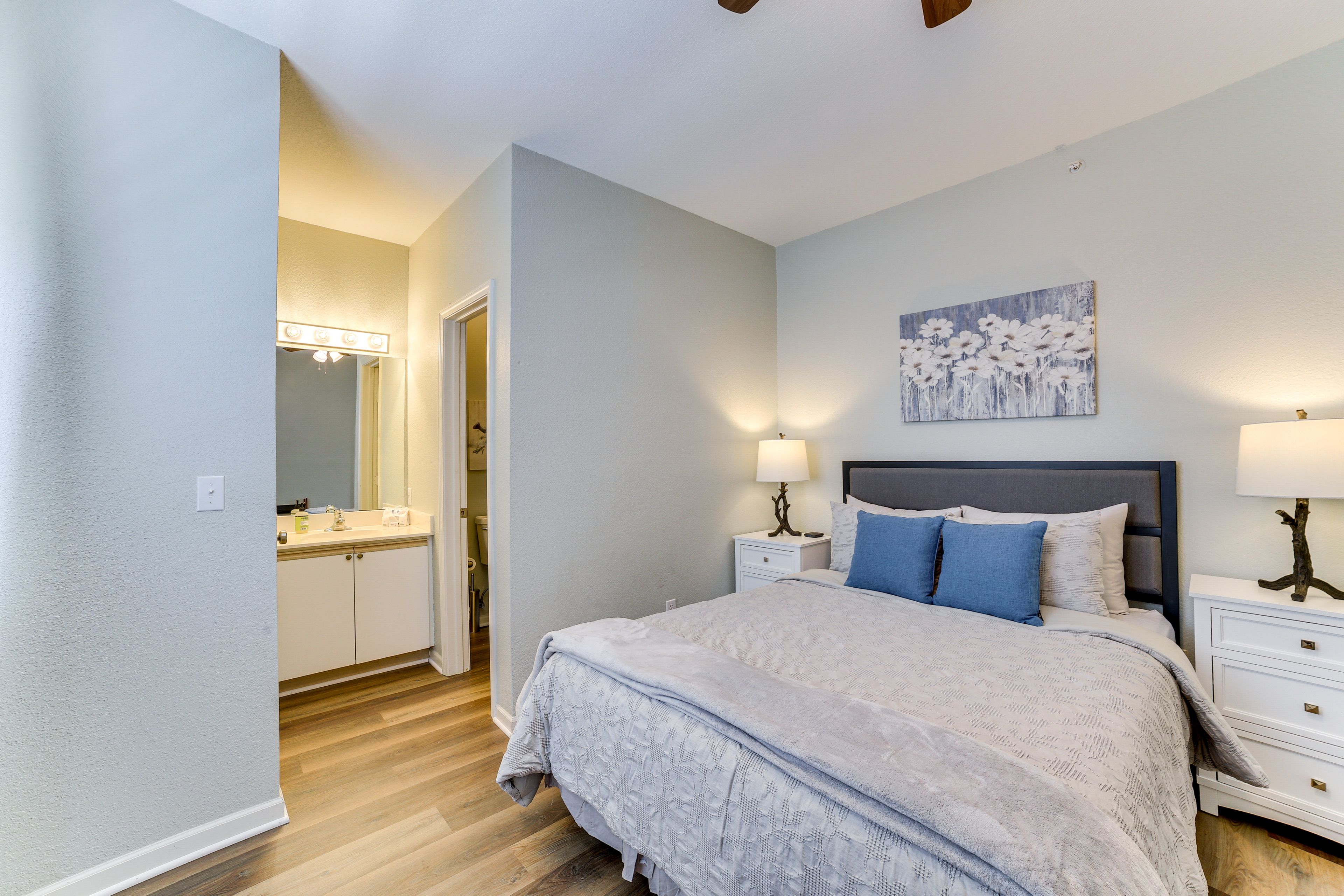 Bedroom 2 | Queen Bed