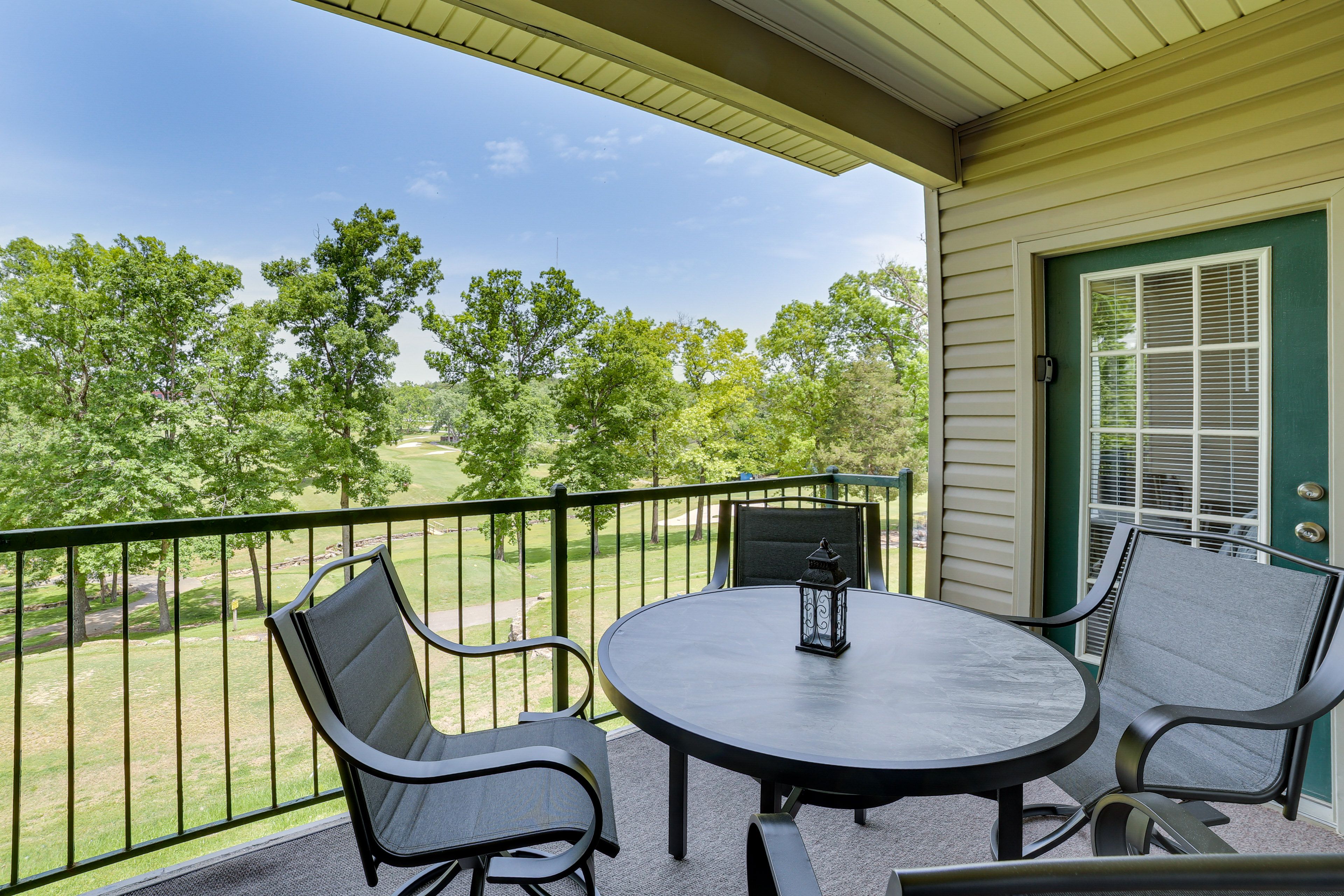 Branson Vacation Rental | 2BR | 2BA | 997 Sq Ft | Step-Free Access