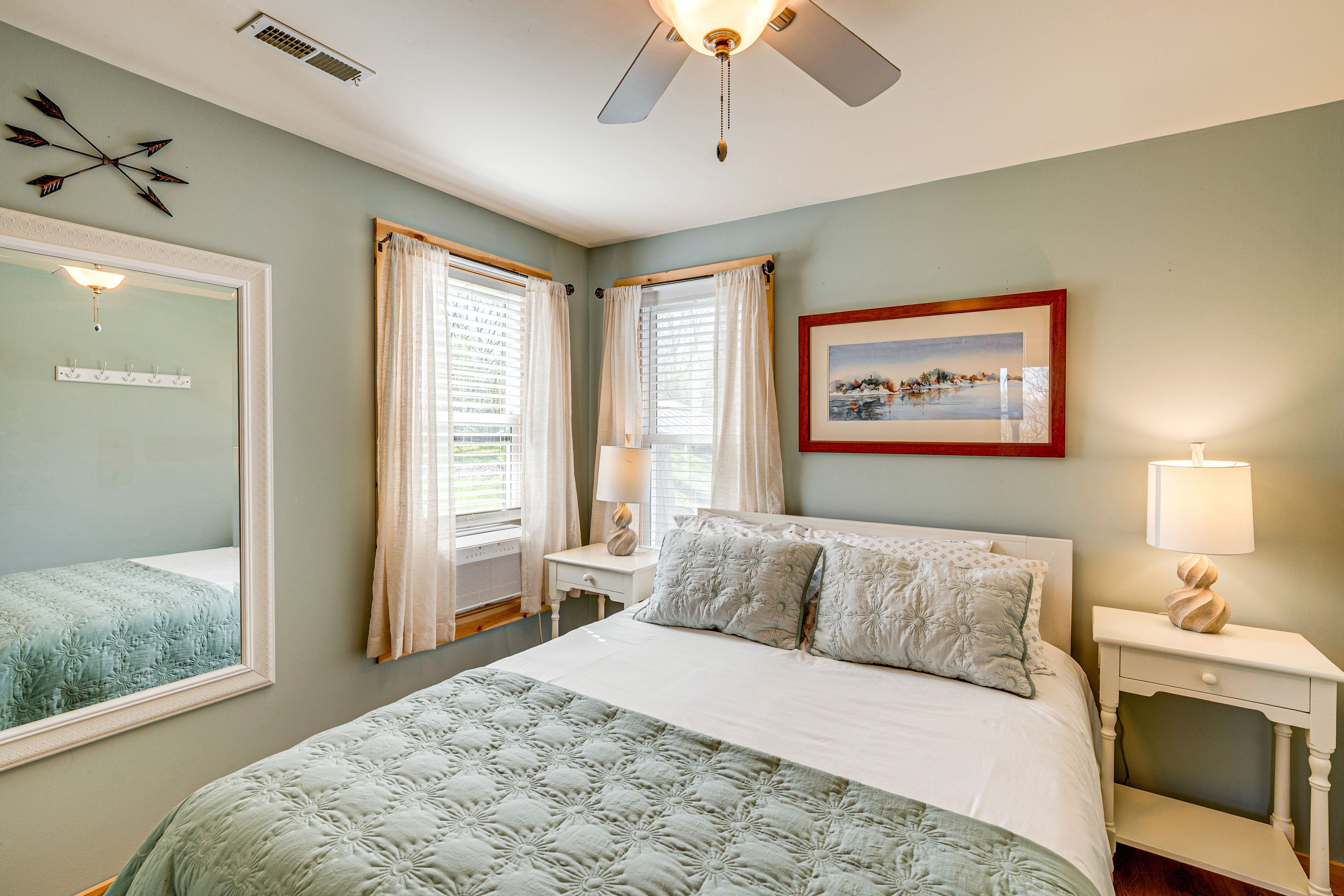 Bedroom 1 | 1st Floor | Queen Bed | Linens Provided | Smart TV