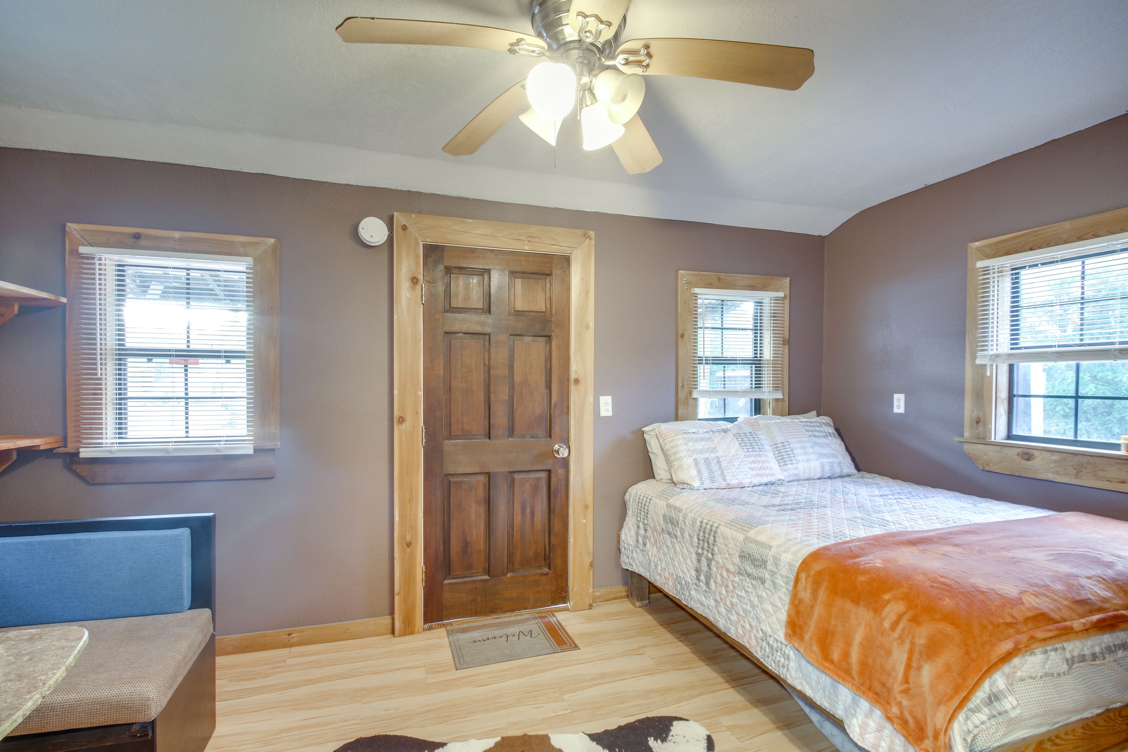 Studio | Queen Bed