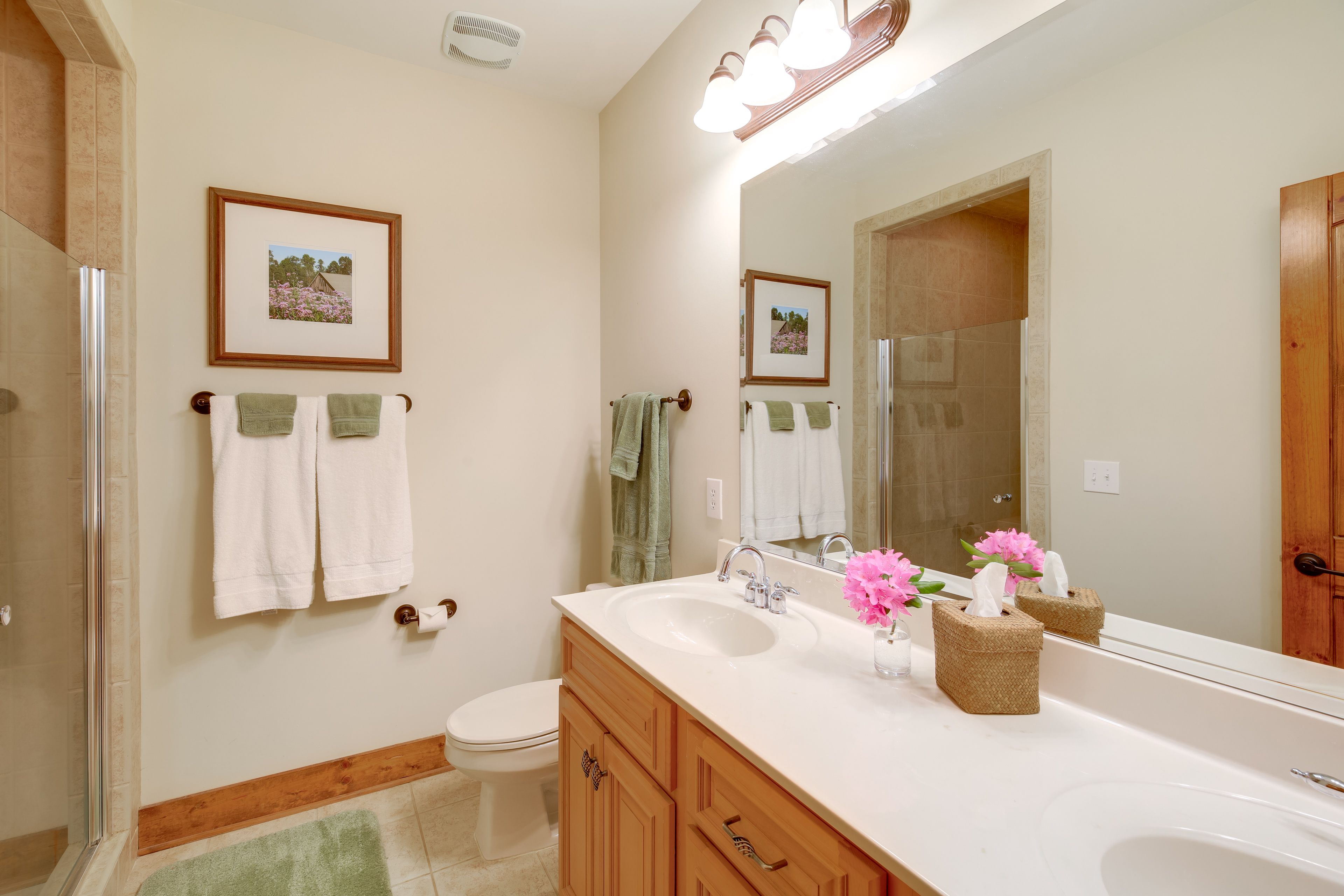 En-Suite Bathroom | 1st Floor