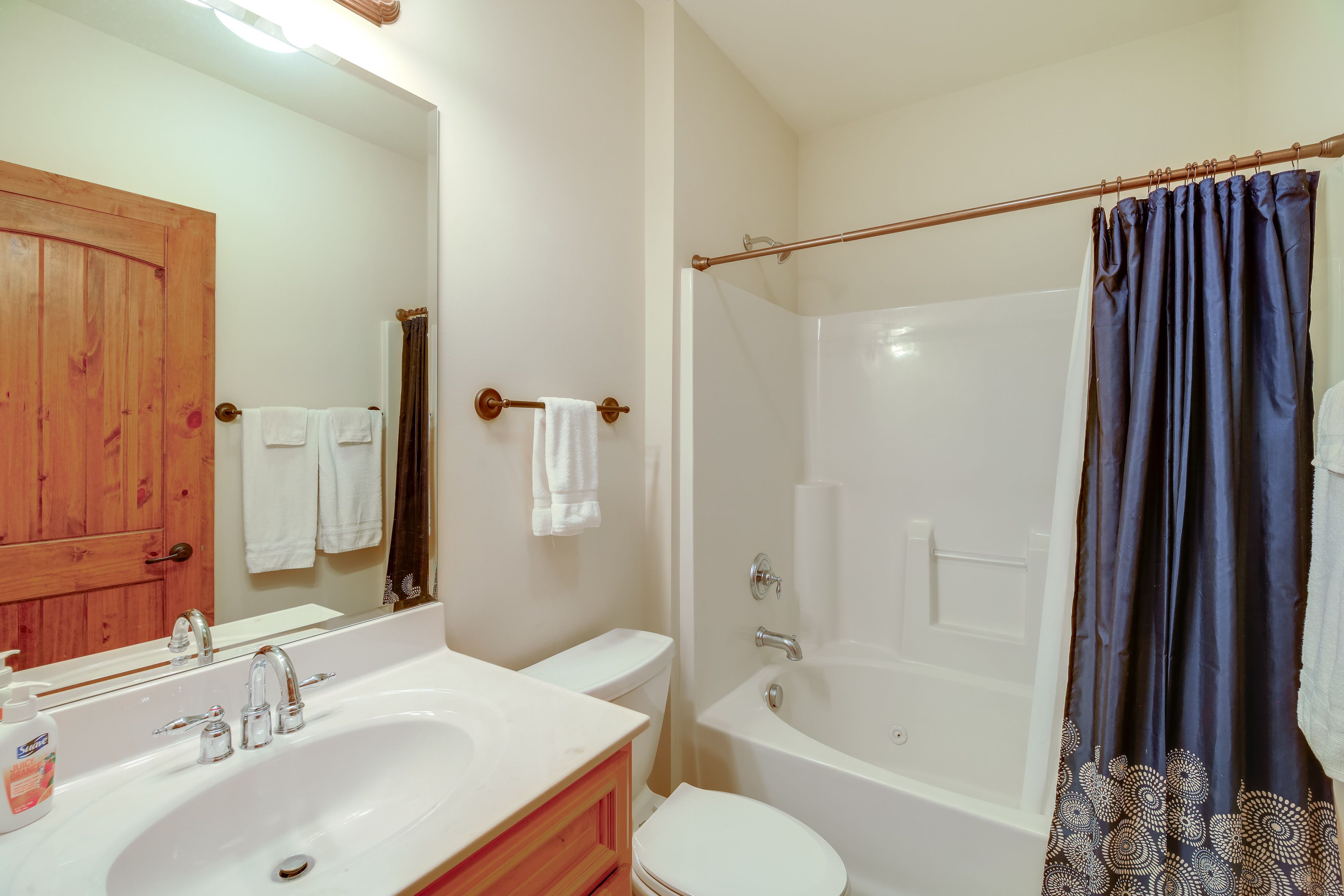 En-Suite Bathroom | 1st Floor