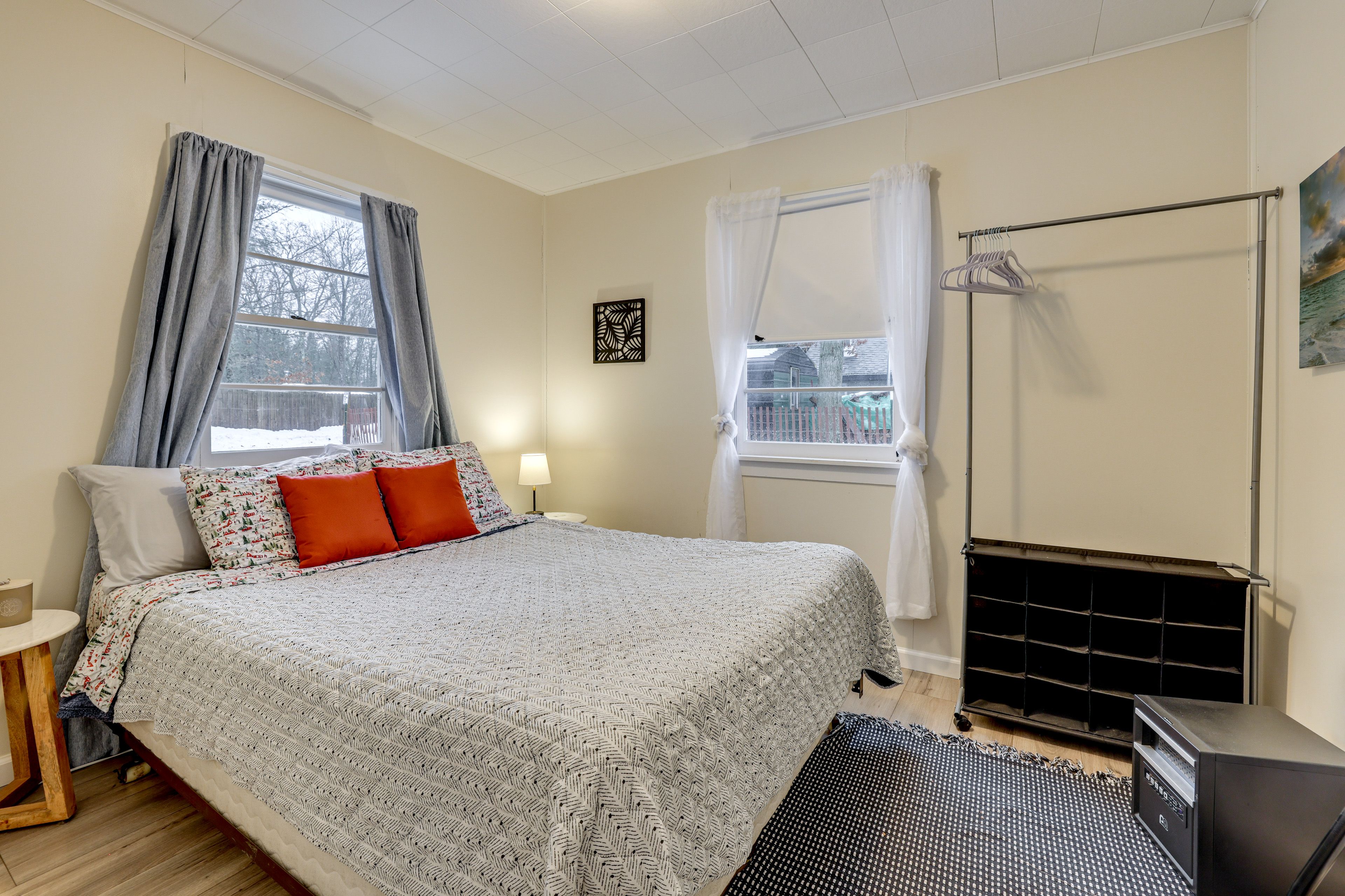 Bedroom 1 | Queen Bed