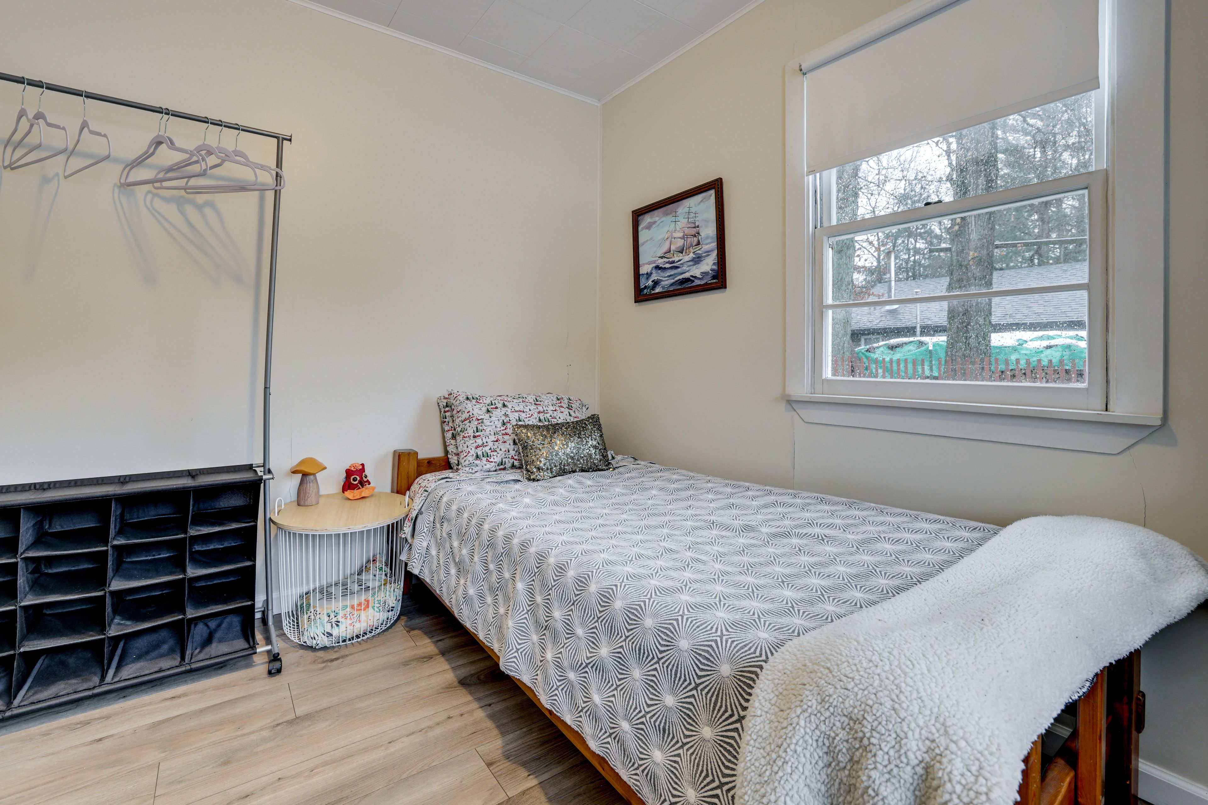 Bedroom 2 | Twin Bed | Smart TV