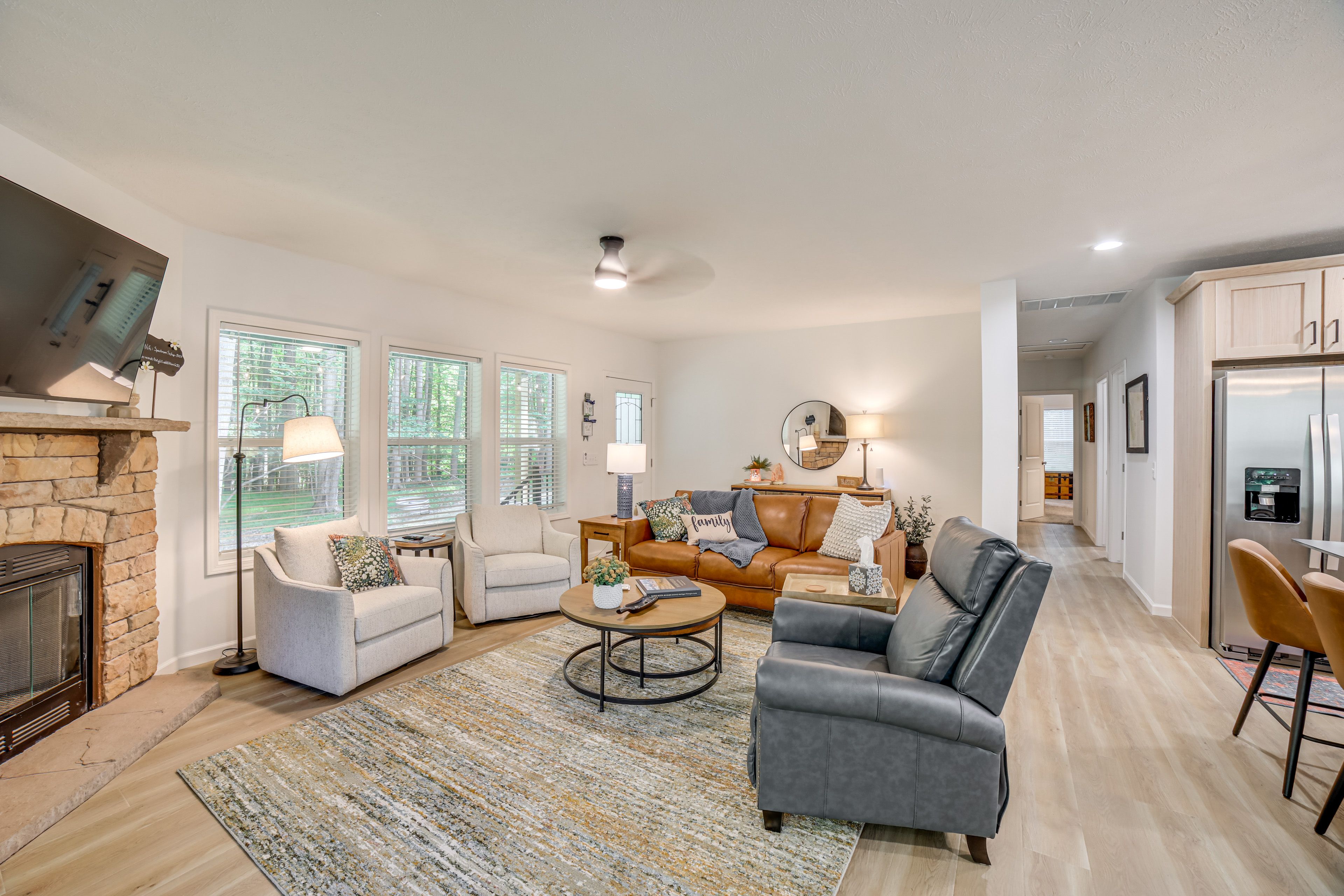 Living Area | Smart TV | Board Games