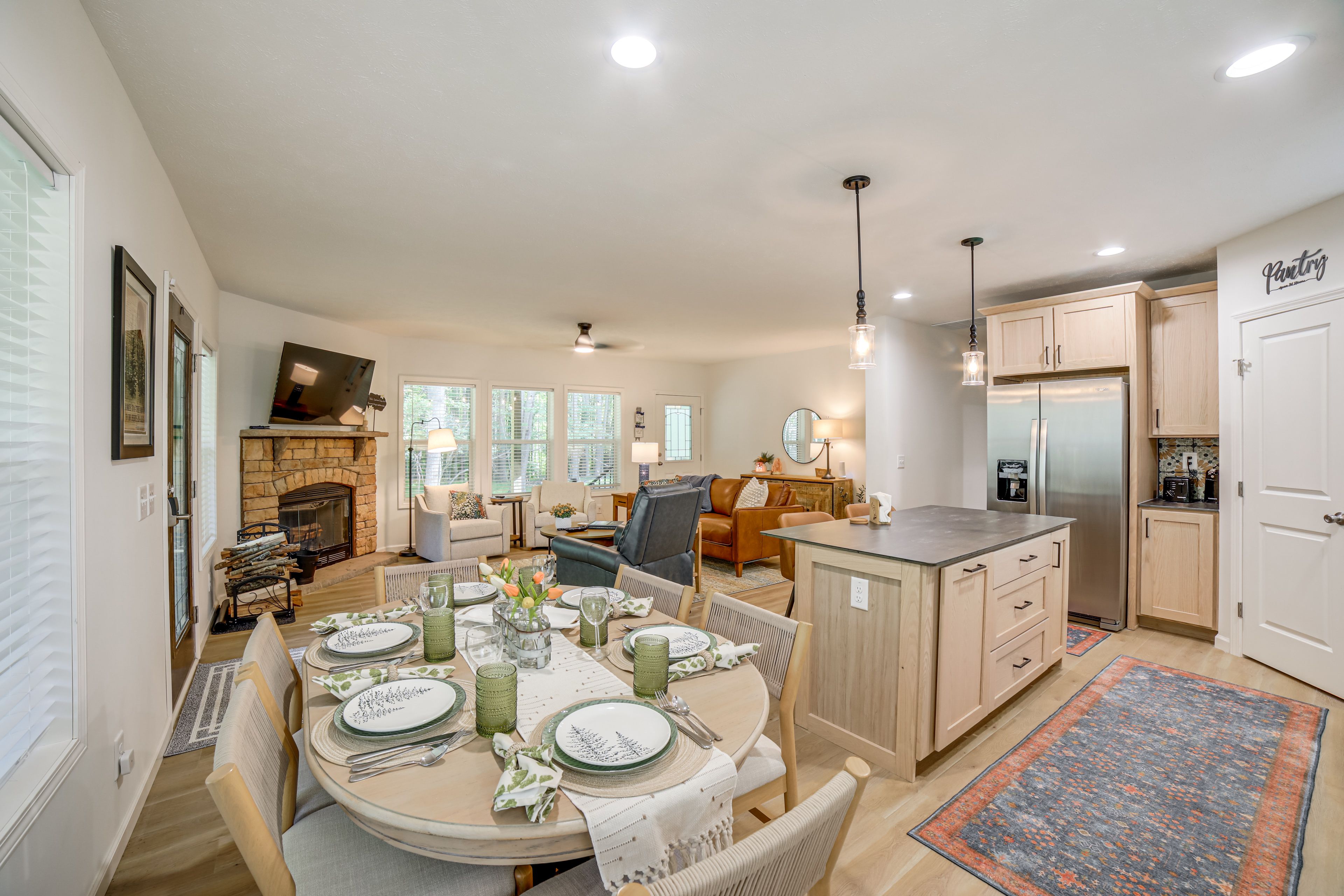 Dining Table | Dishware/Flatware