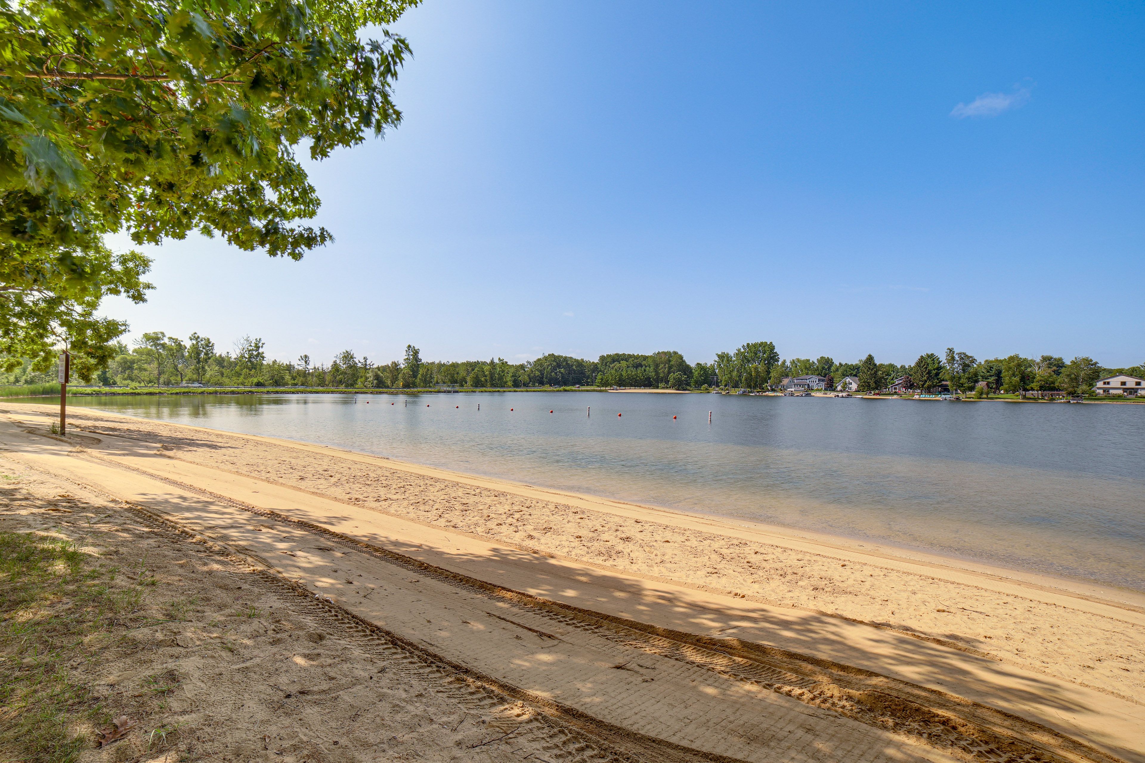 Canadian Lakes | Community Beaches & Lake Access