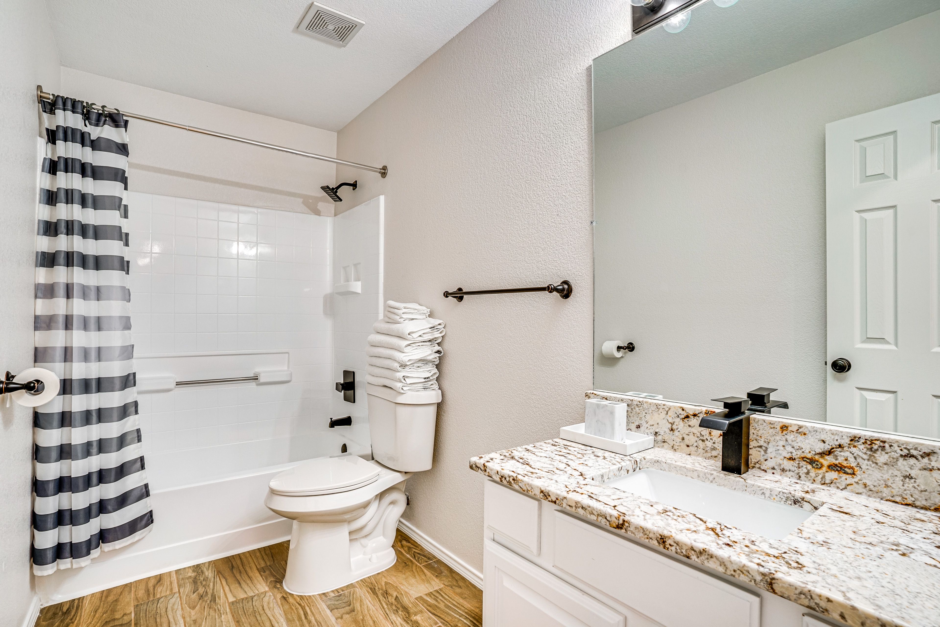 Bathroom | 2nd Floor